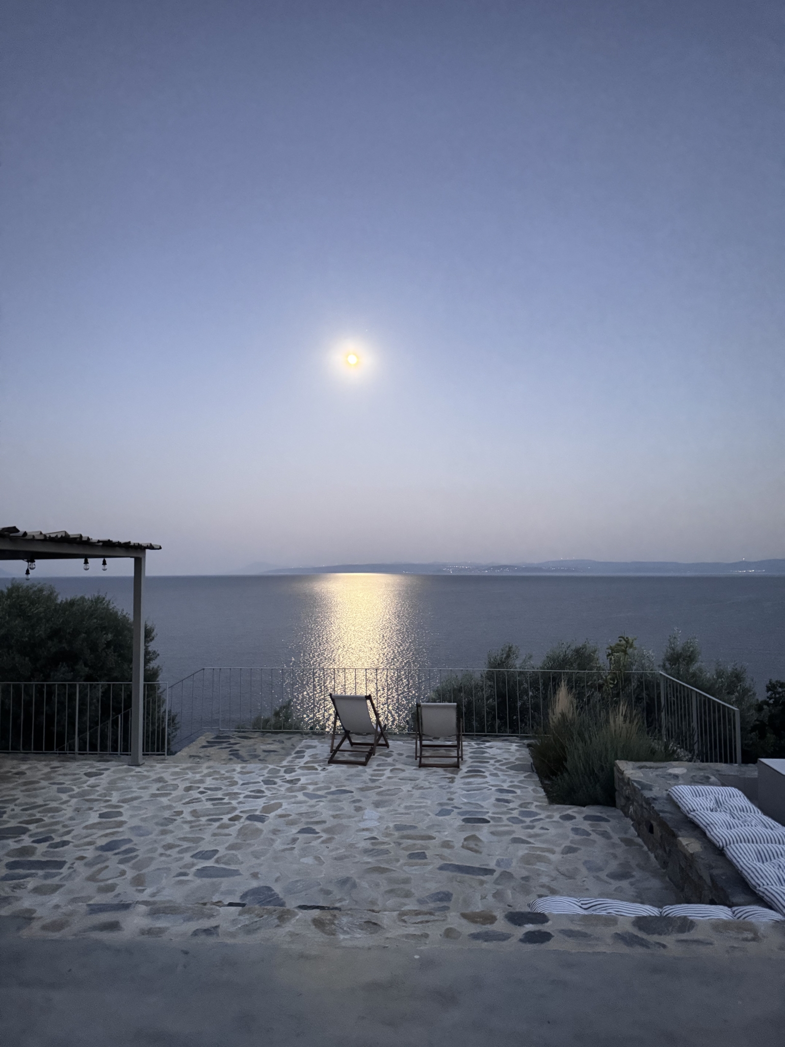 Waterfront Greek Villa with pool and private beach