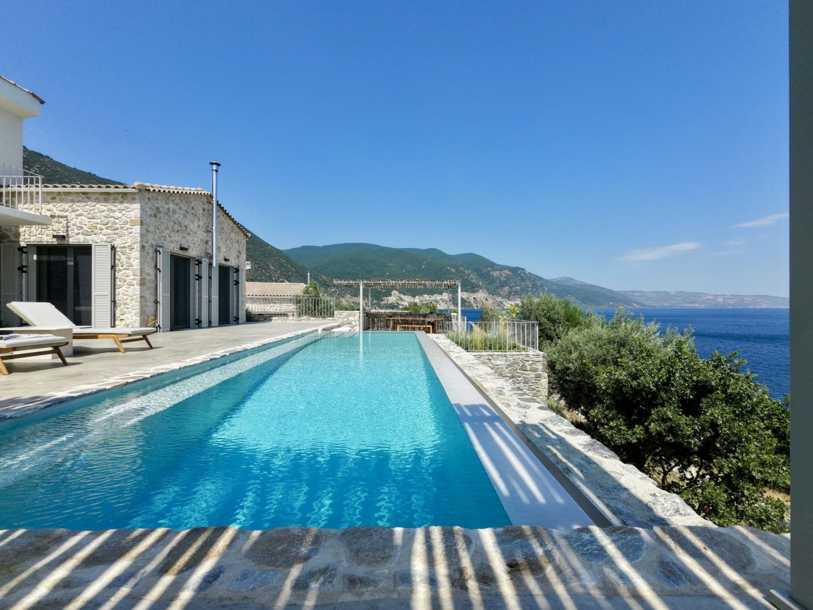 Waterfront Greek Villa with pool and private beach