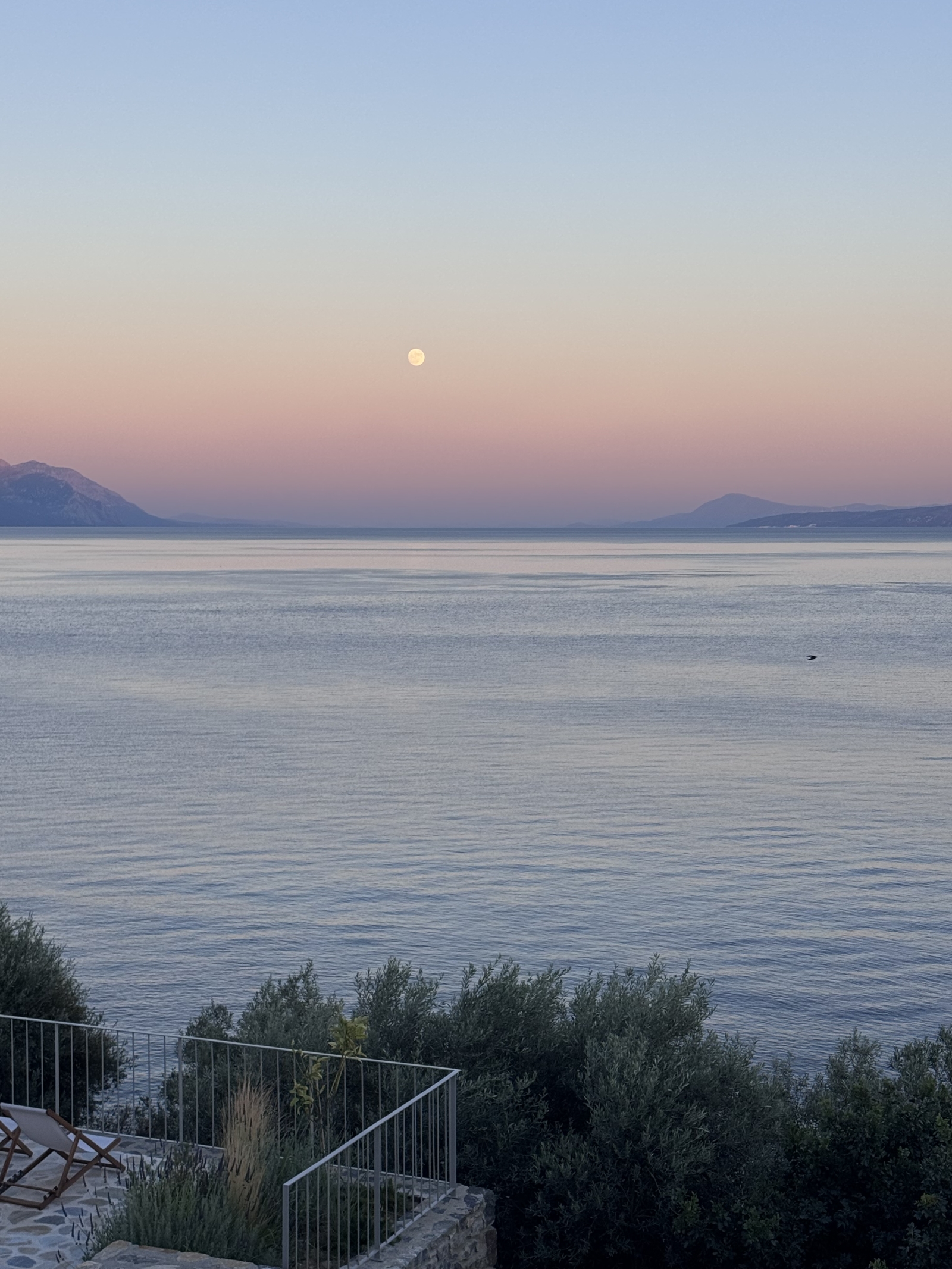 Waterfront Greek Villa with pool and private beach