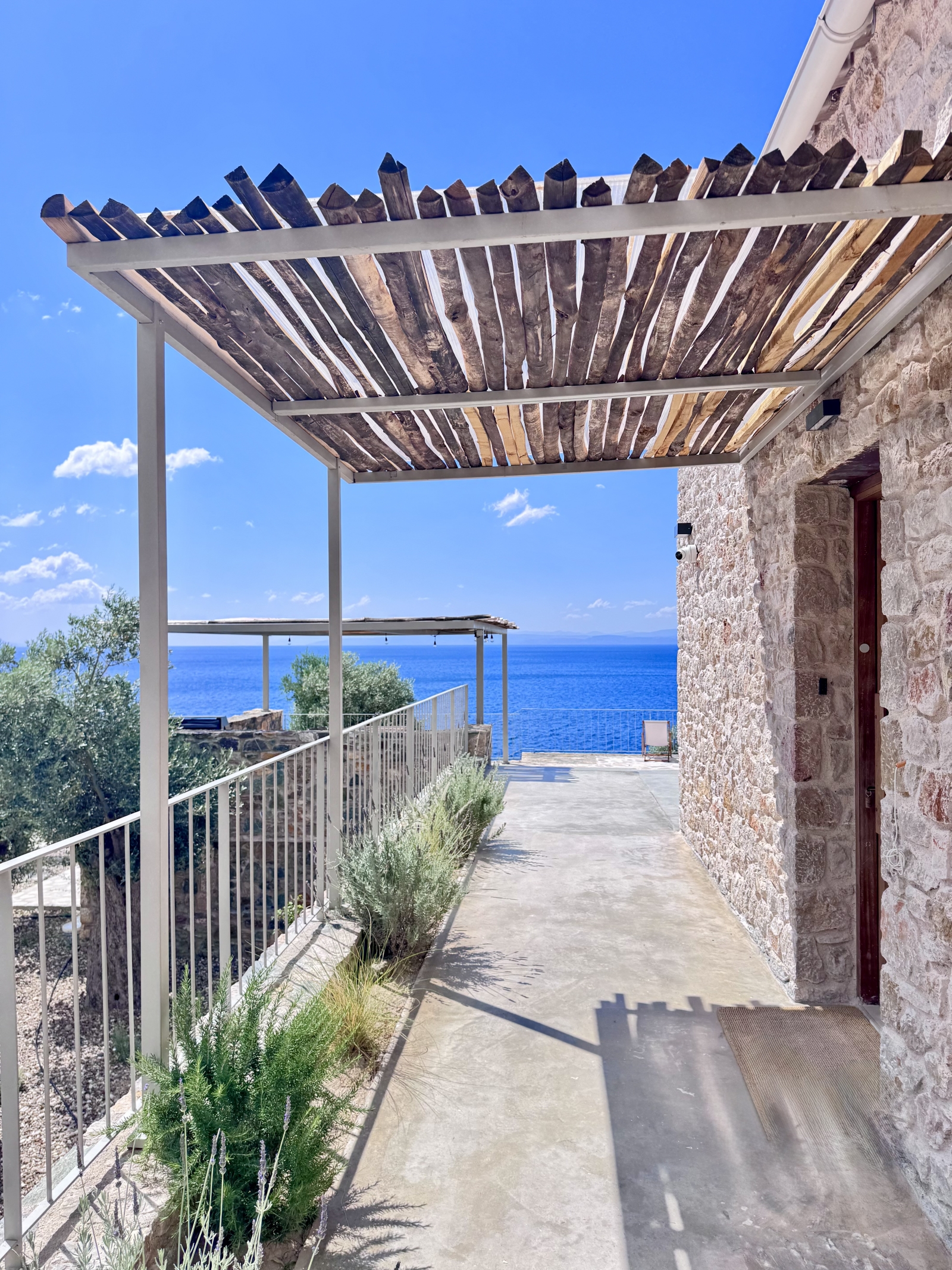 Waterfront Greek Villa with pool and private beach