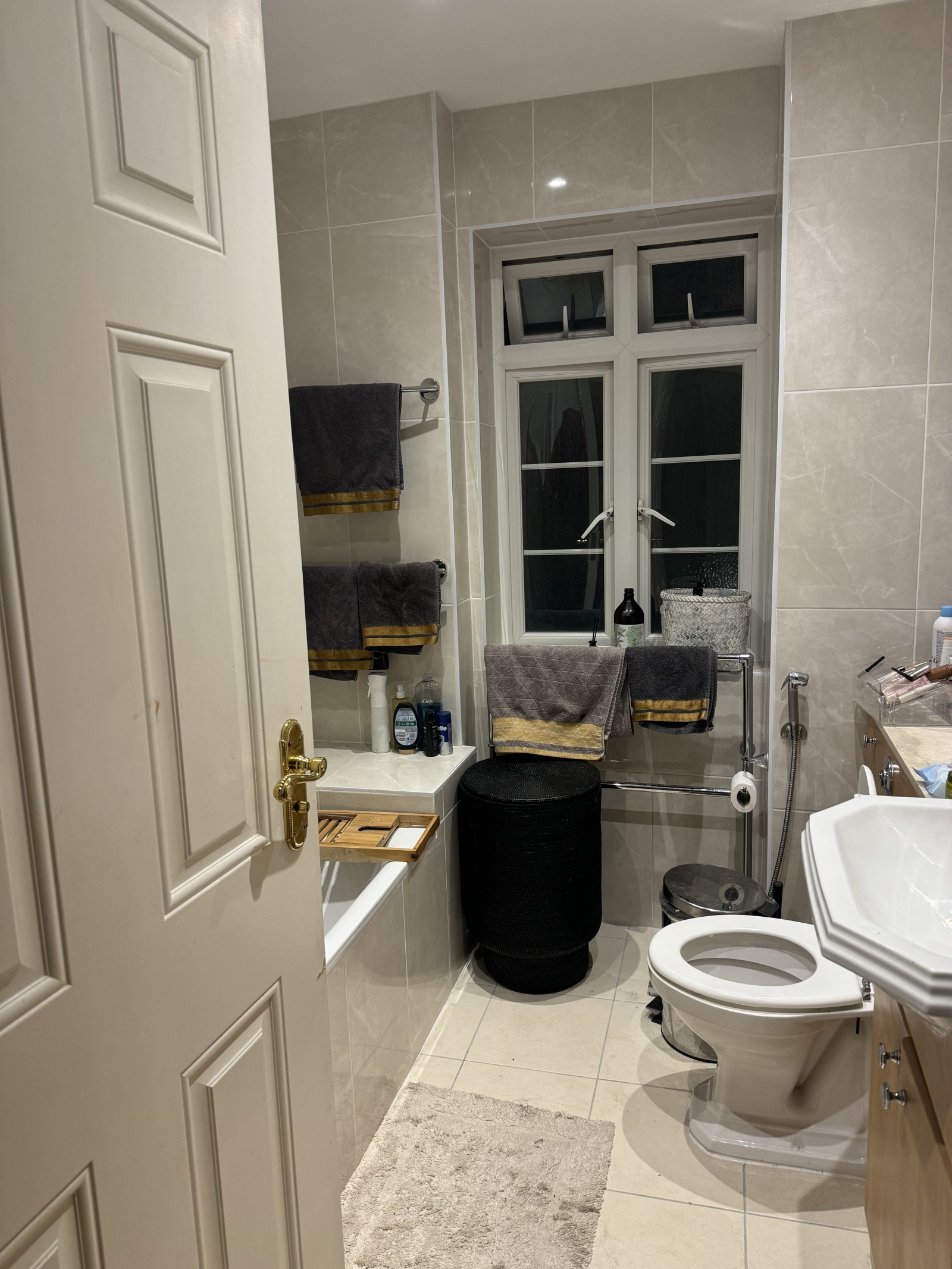 Centrally located Kensington apartment