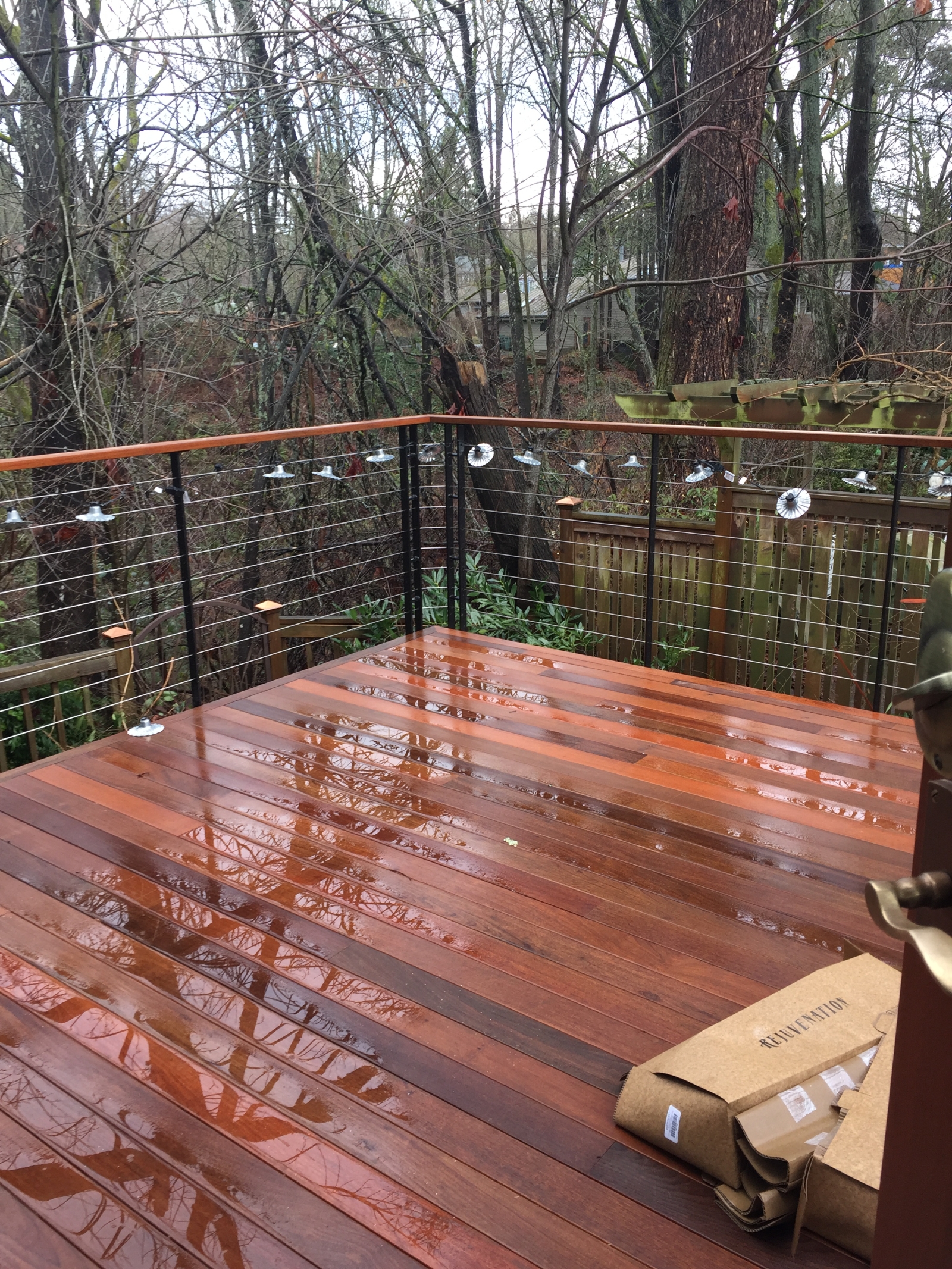 Casa di Seattle accanto a un parco boscoso, in città