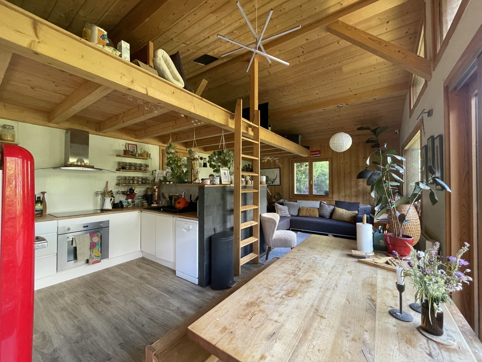 Chalet alpin moderne et lumineux