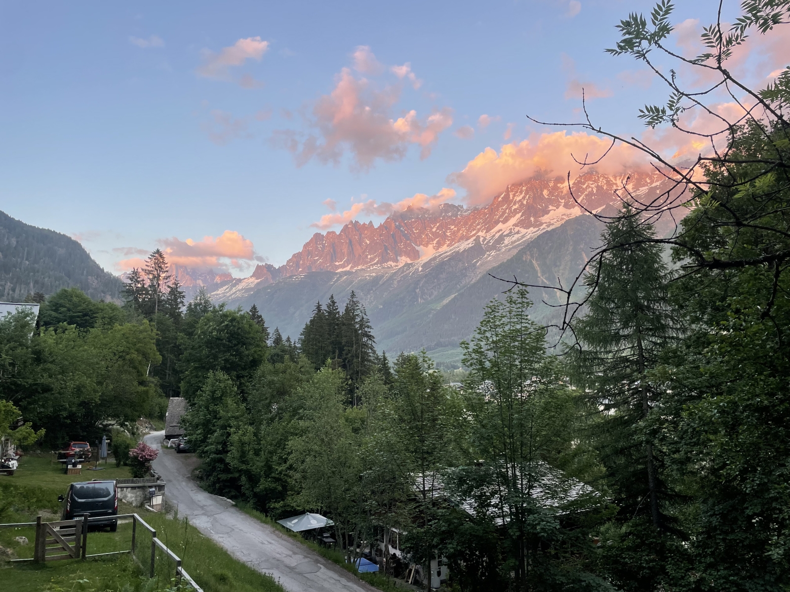 Chalet alpin moderne et lumineux