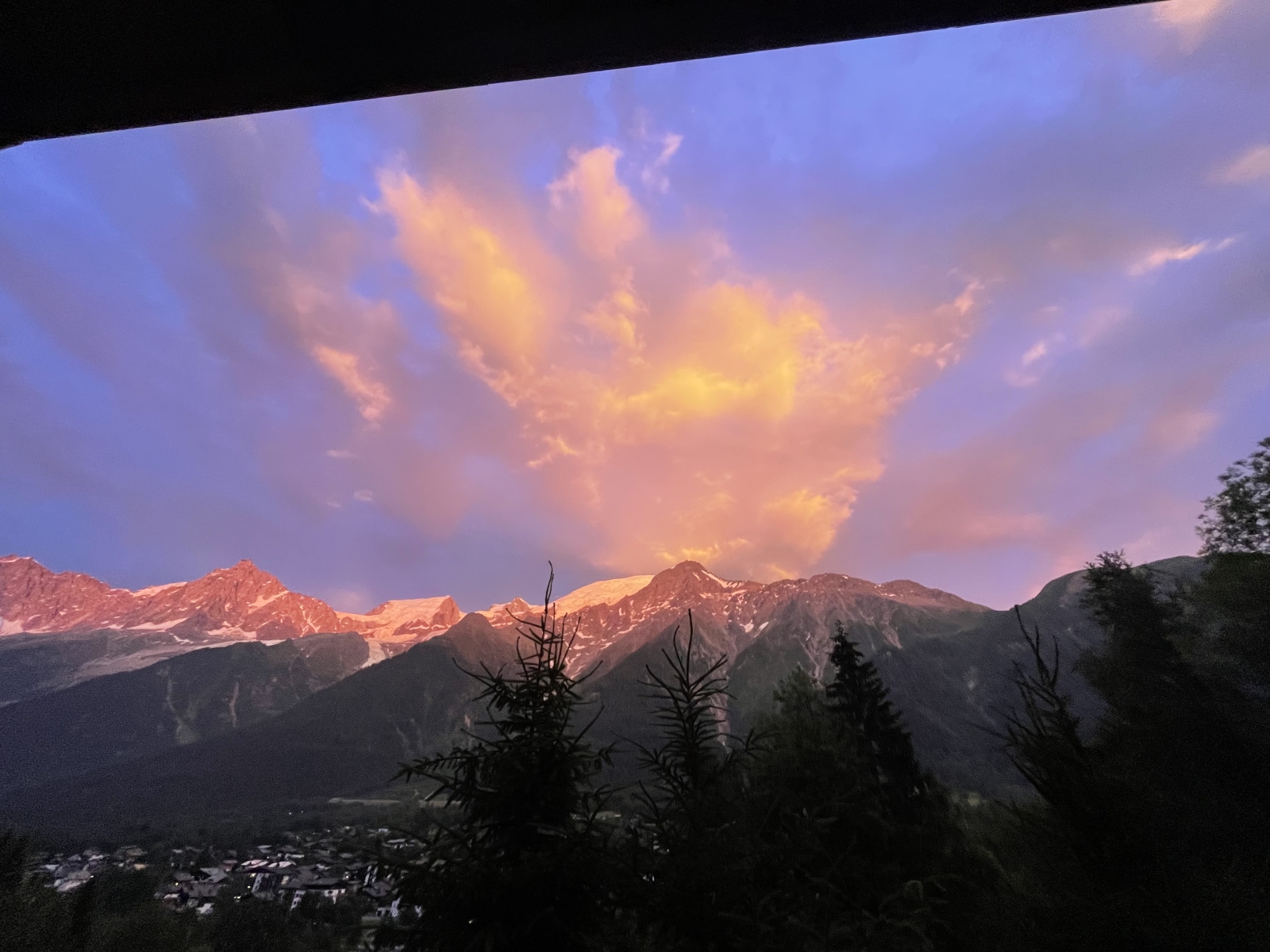 Chalet alpin moderne et lumineux