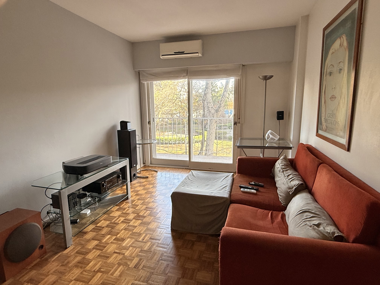 Bairro mais residencial de Buenos Aires — vista para a praça, Belgrano R