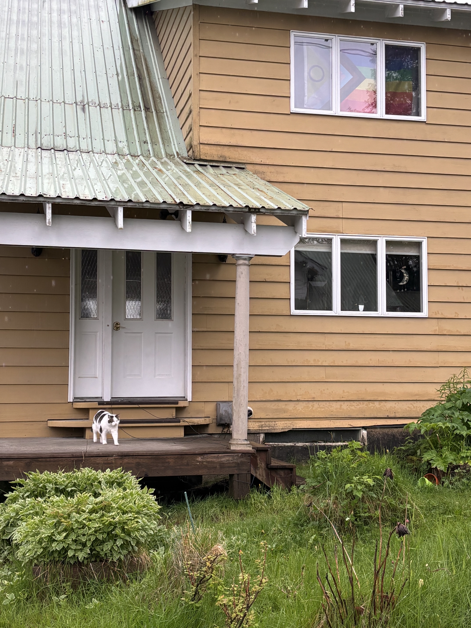 Verspieltes Zuhause in einer kleinen Fischerstadt