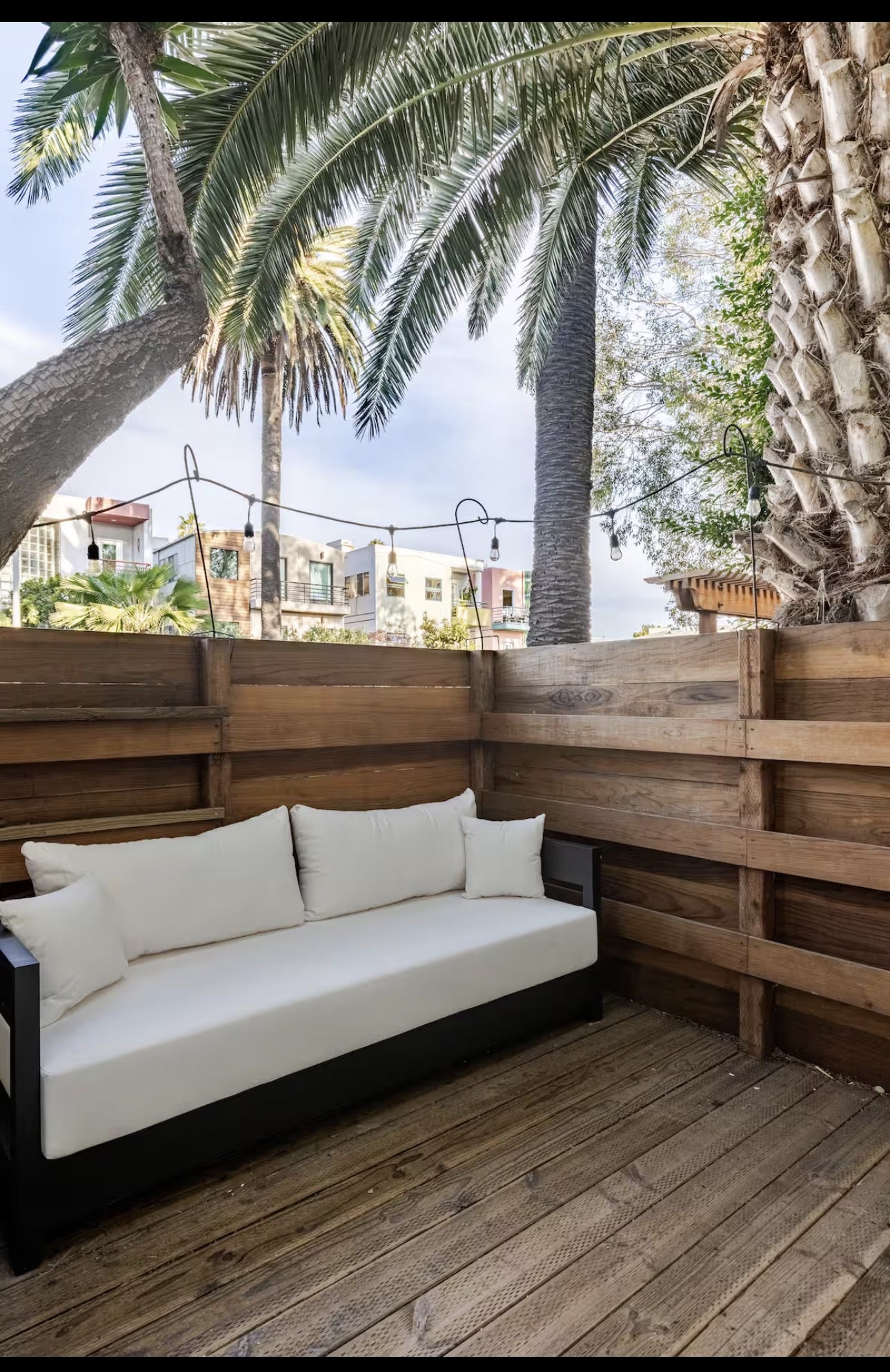 Tutu’s Beach Studio