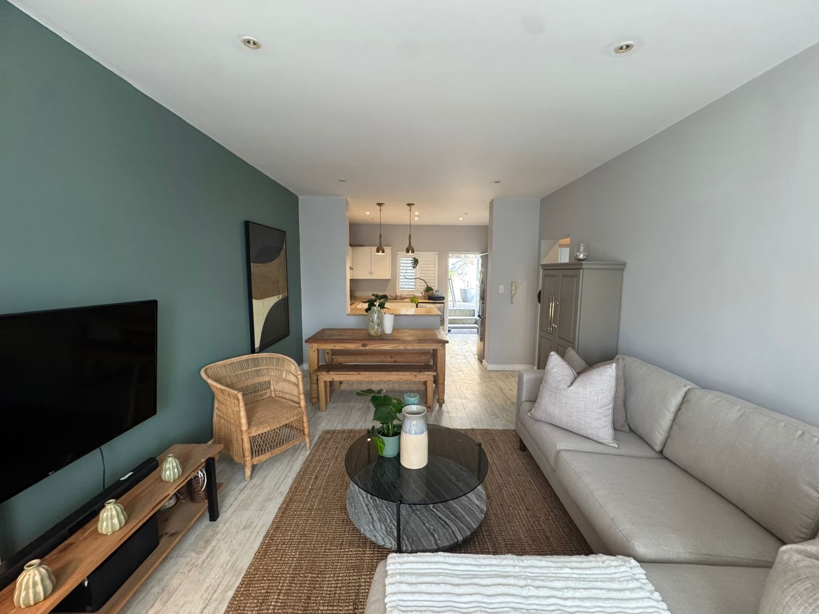 Newly Renovated 2B2BA in the Heart of Cape Town