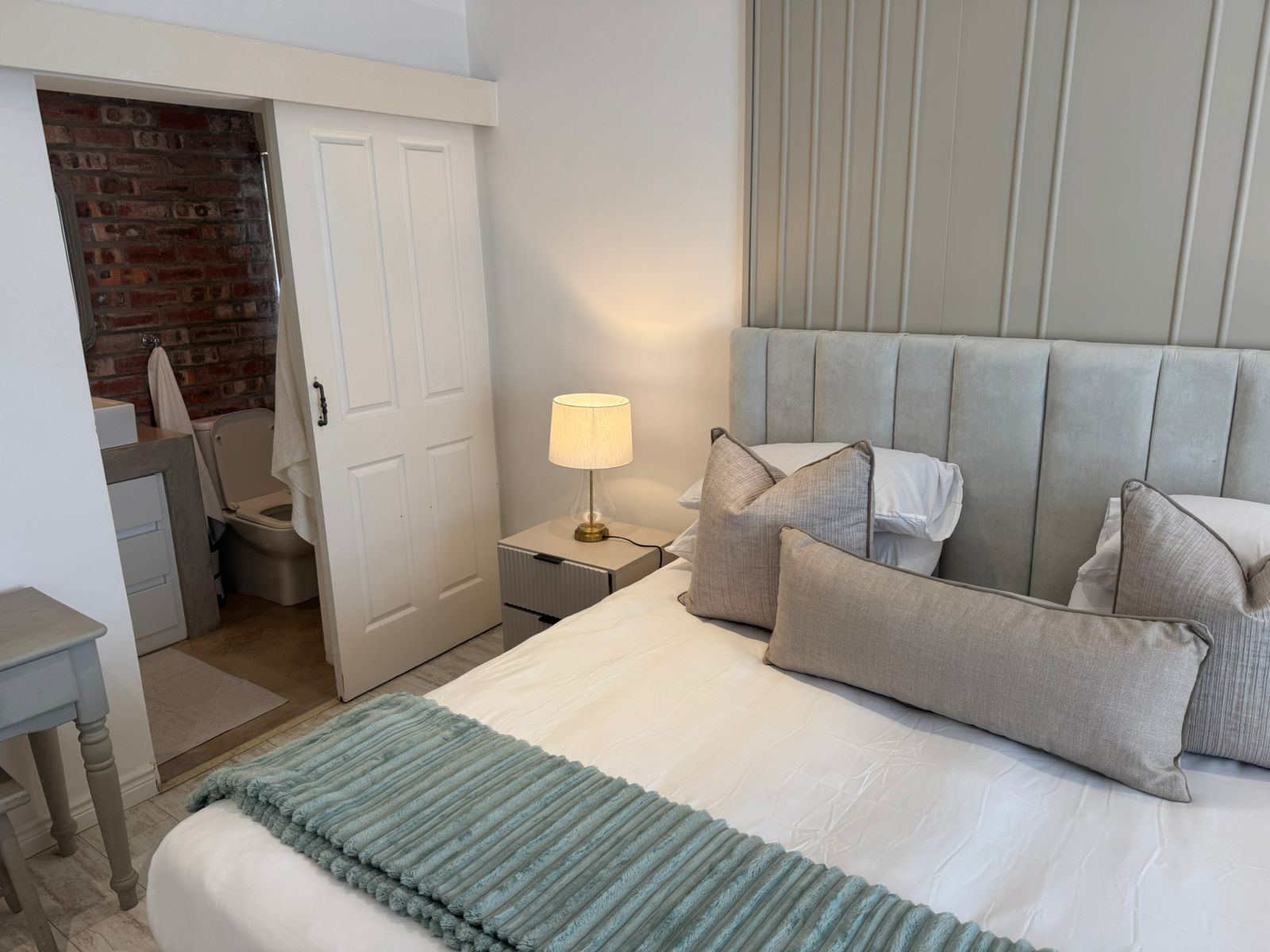 Newly Renovated 2B2BA in the Heart of Cape Town