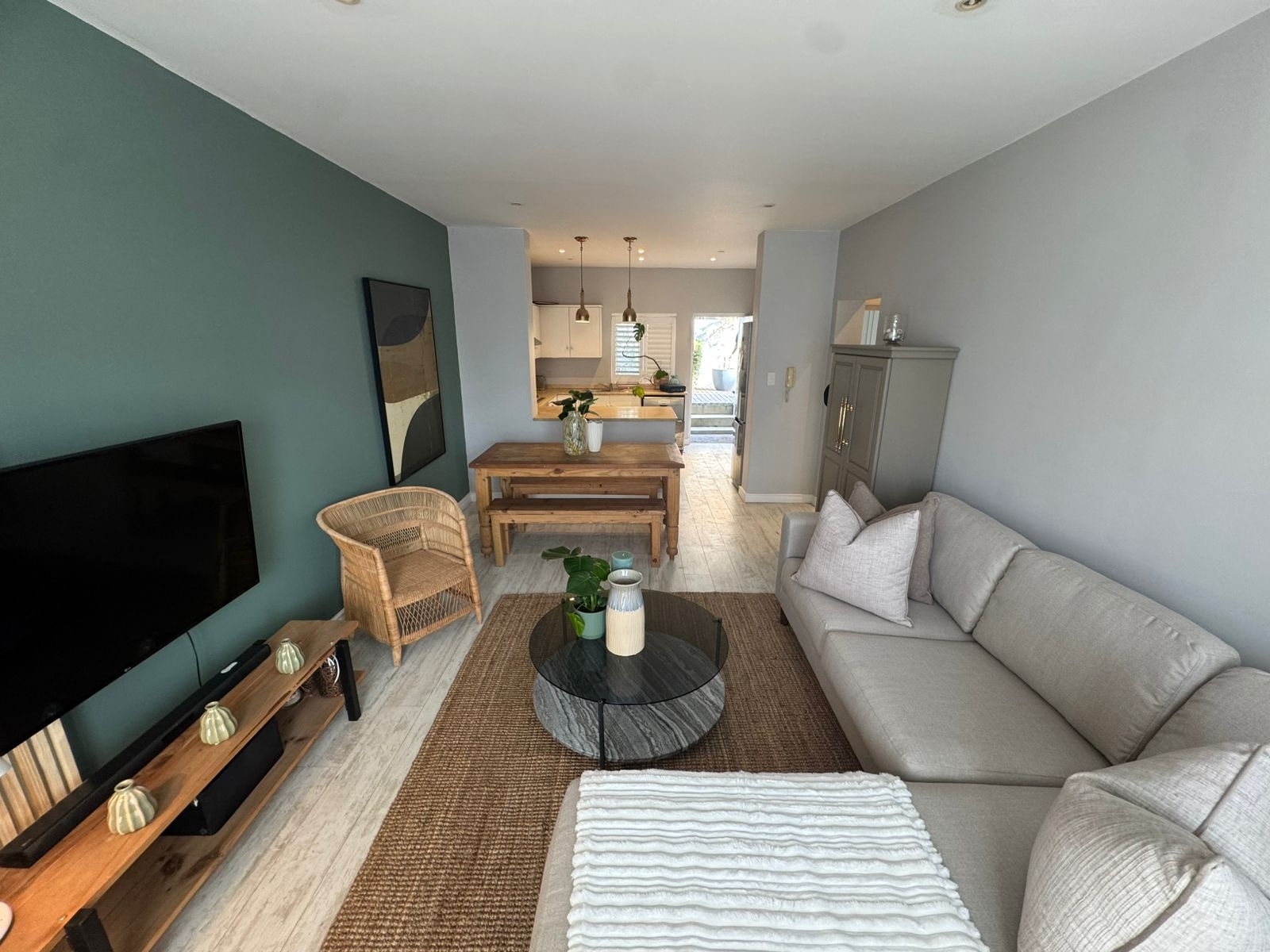 Newly Renovated 2B2BA in the Heart of Cape Town