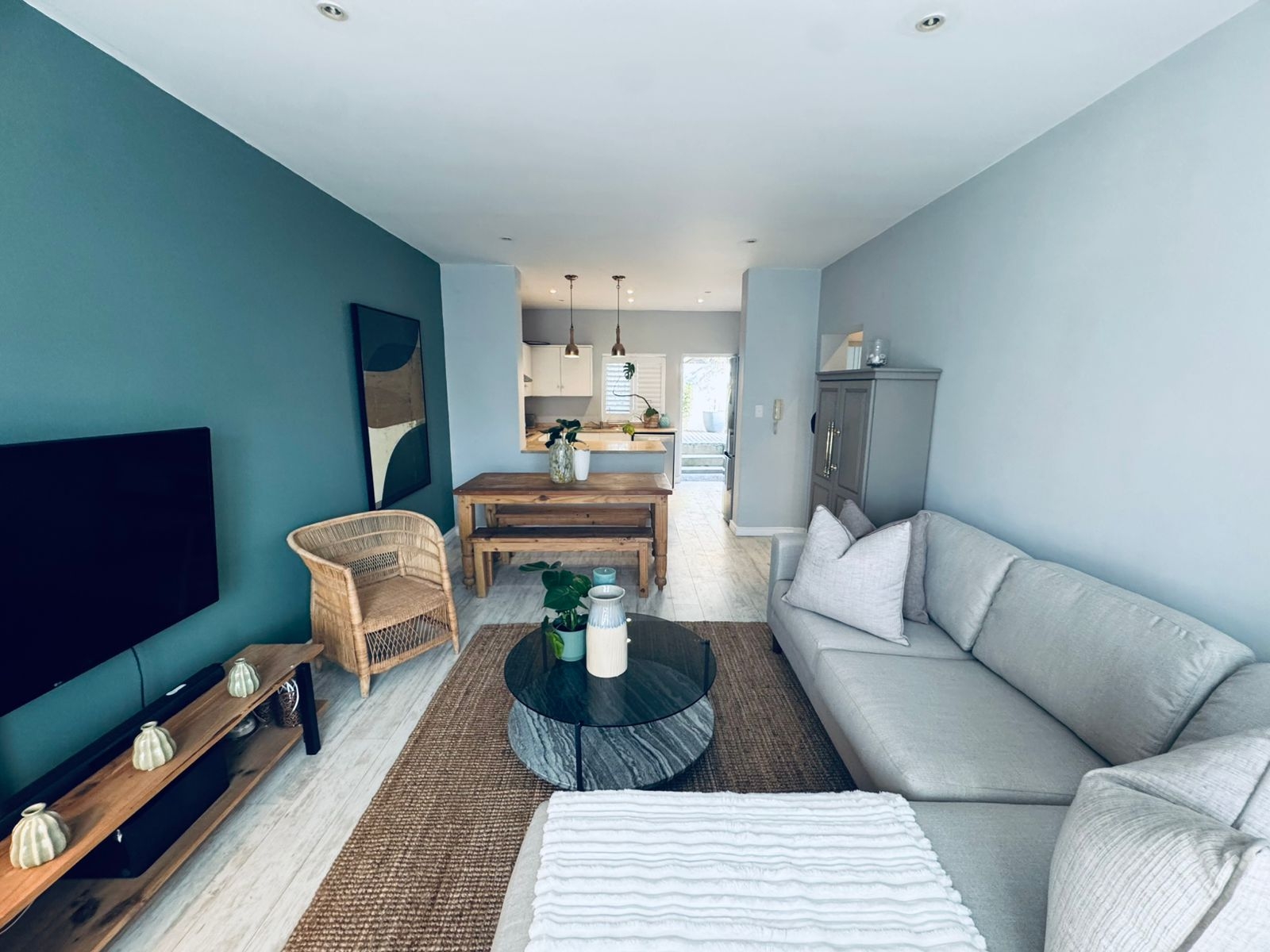 Newly Renovated 2B2BA in the Heart of Cape Town