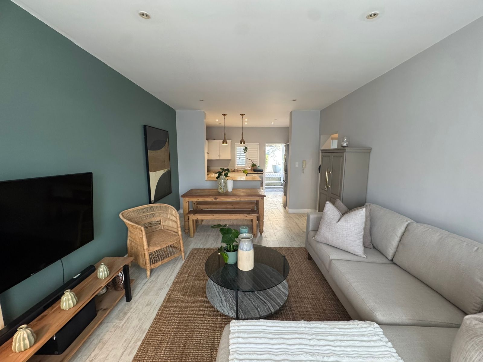 Newly Renovated 2B2BA in the Heart of Cape Town