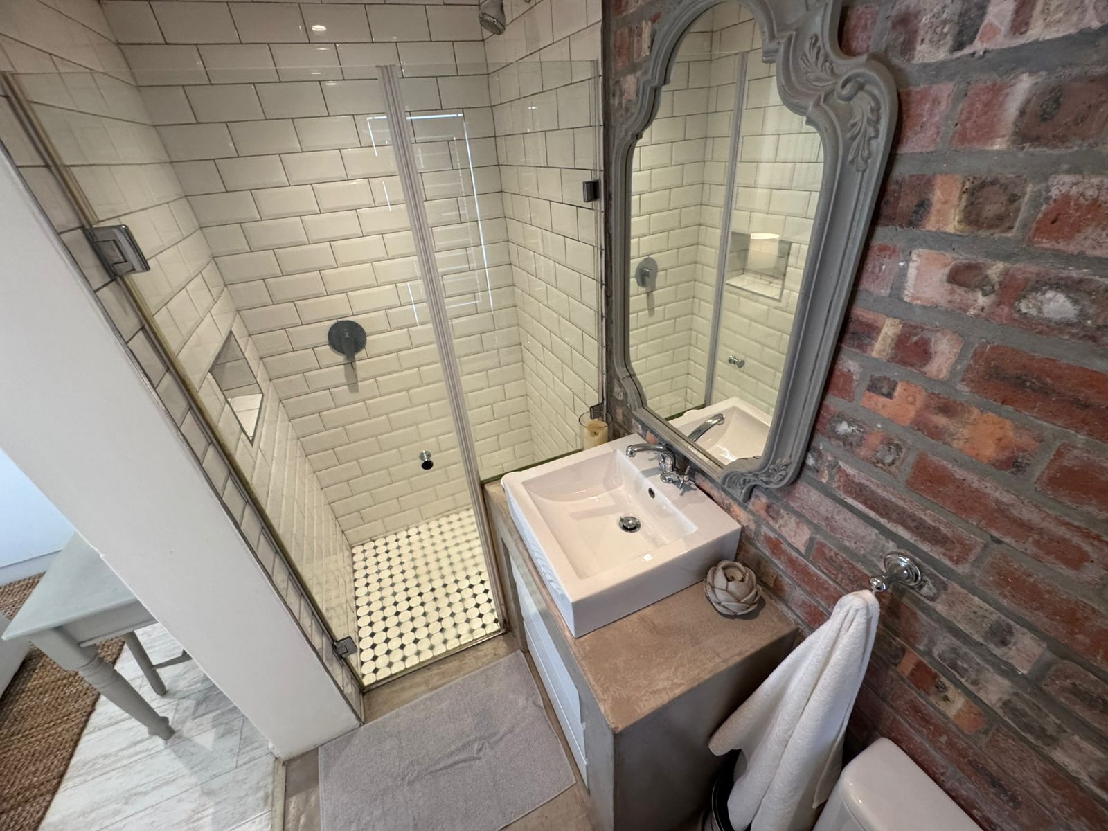 Newly Renovated 2B2BA in the Heart of Cape Town