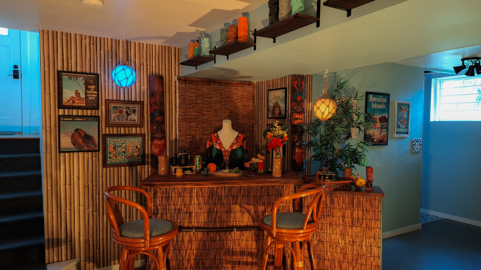 Pineapple Castle : Un Victorian de 1900 de style moderne, un salon Tiki, 6 personnes pour six personnes