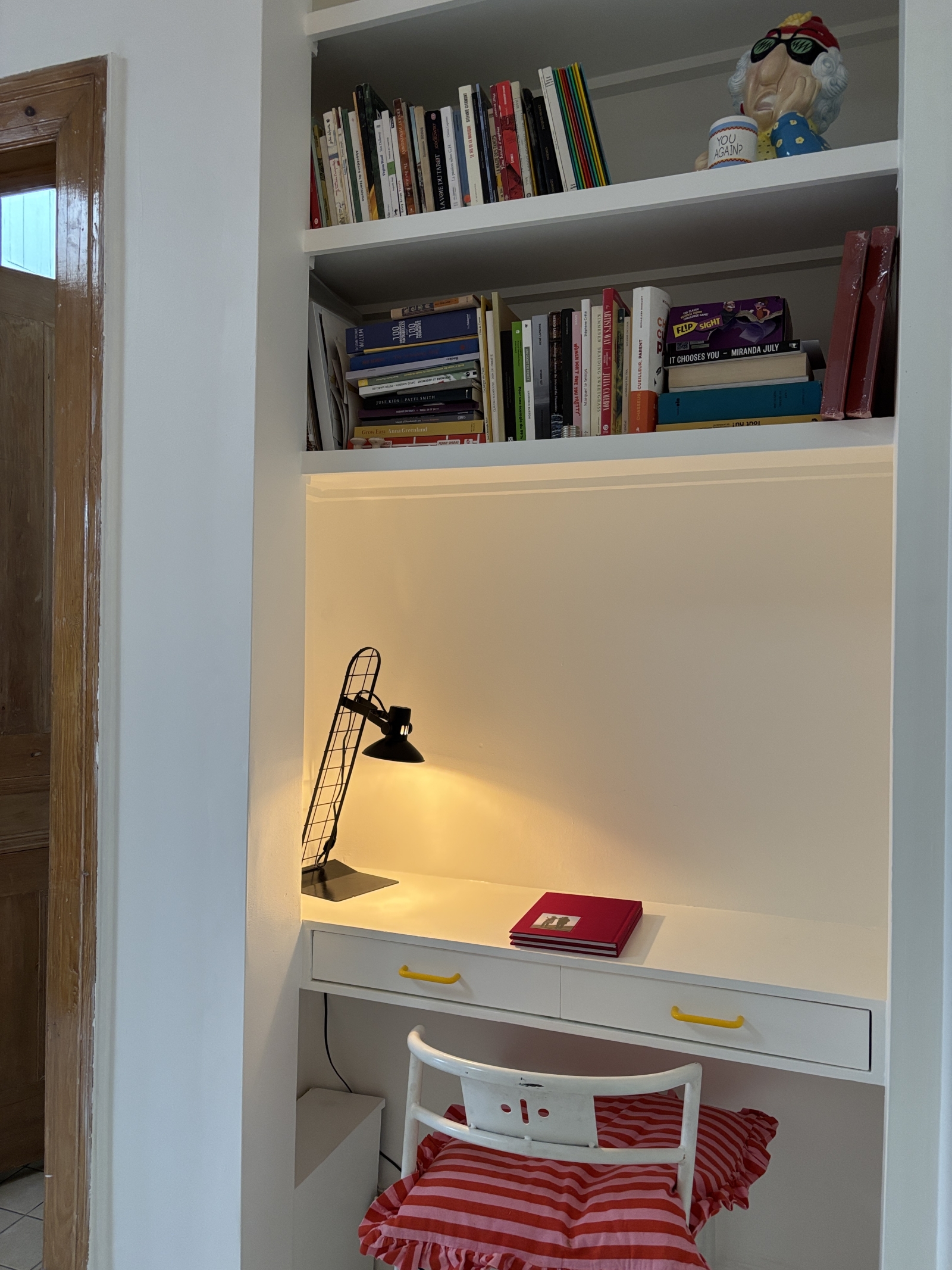 Beautiful typical Mile End apartment, bright and full of love!