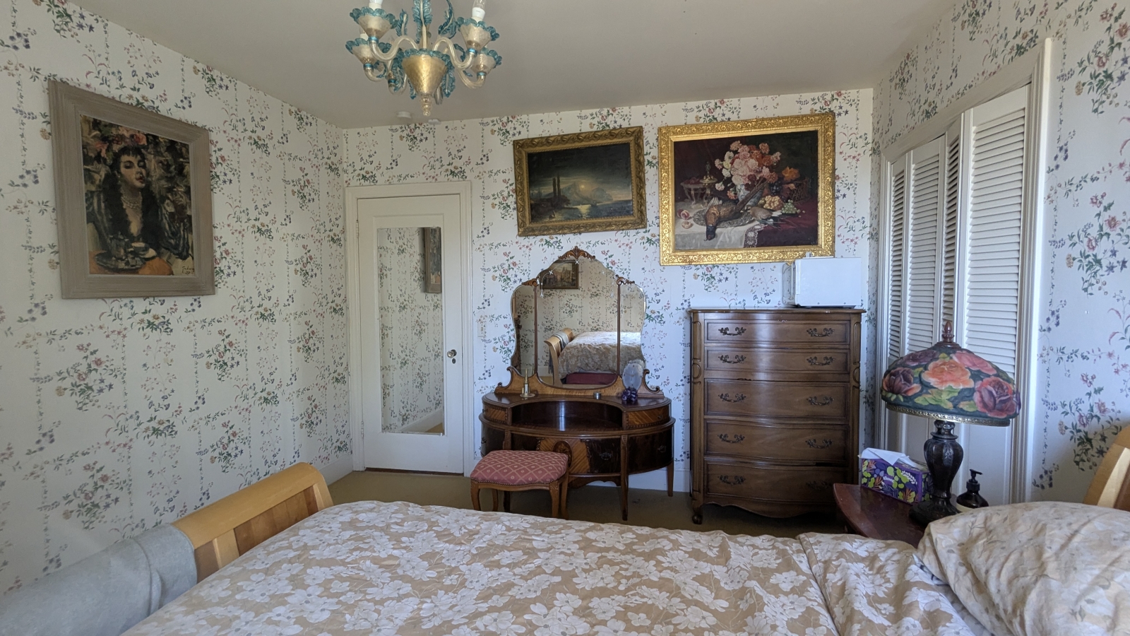 Schlafzimmer 1: Queen-Bett