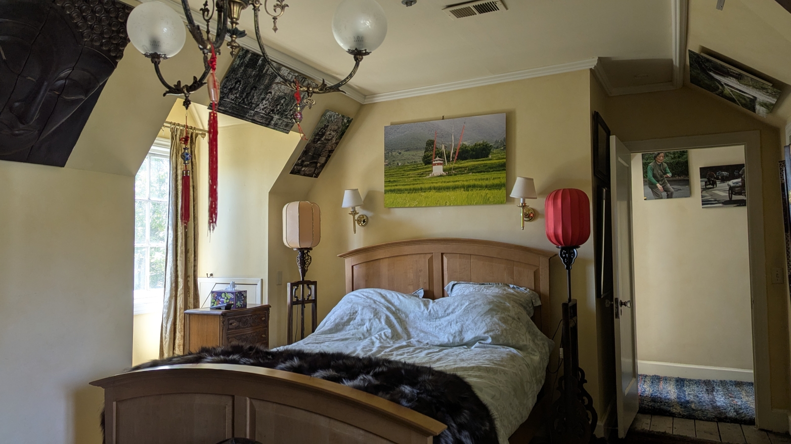 Schlafzimmer 2 mit Queen-Size-Bett.