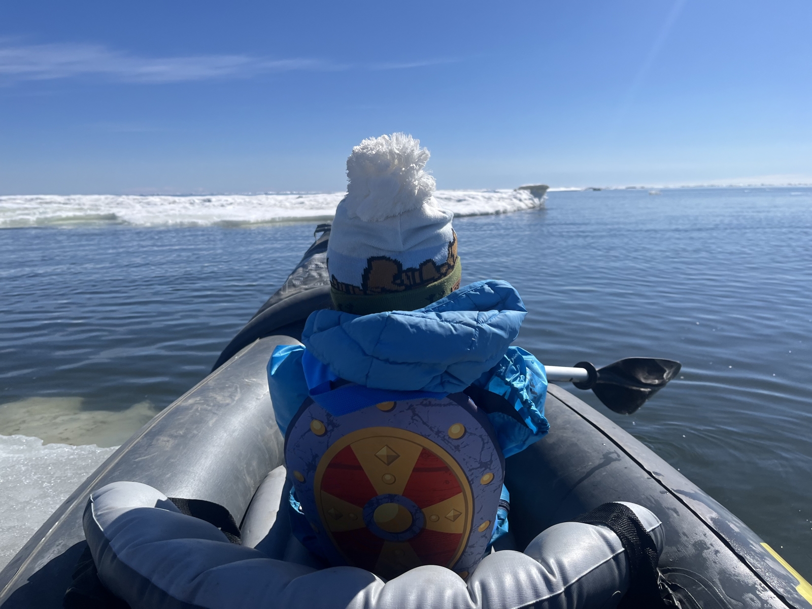 Kayak sul Mare di Bering durante la rottura del ghiaccio
