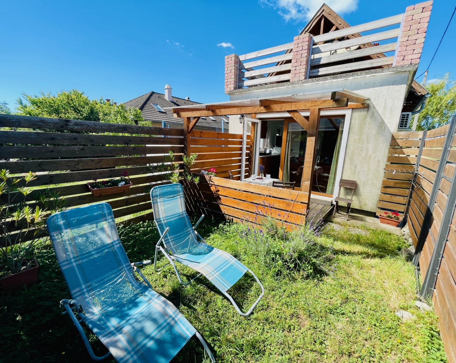 Calm Little Garden Hideaway at North Lake Balaton
