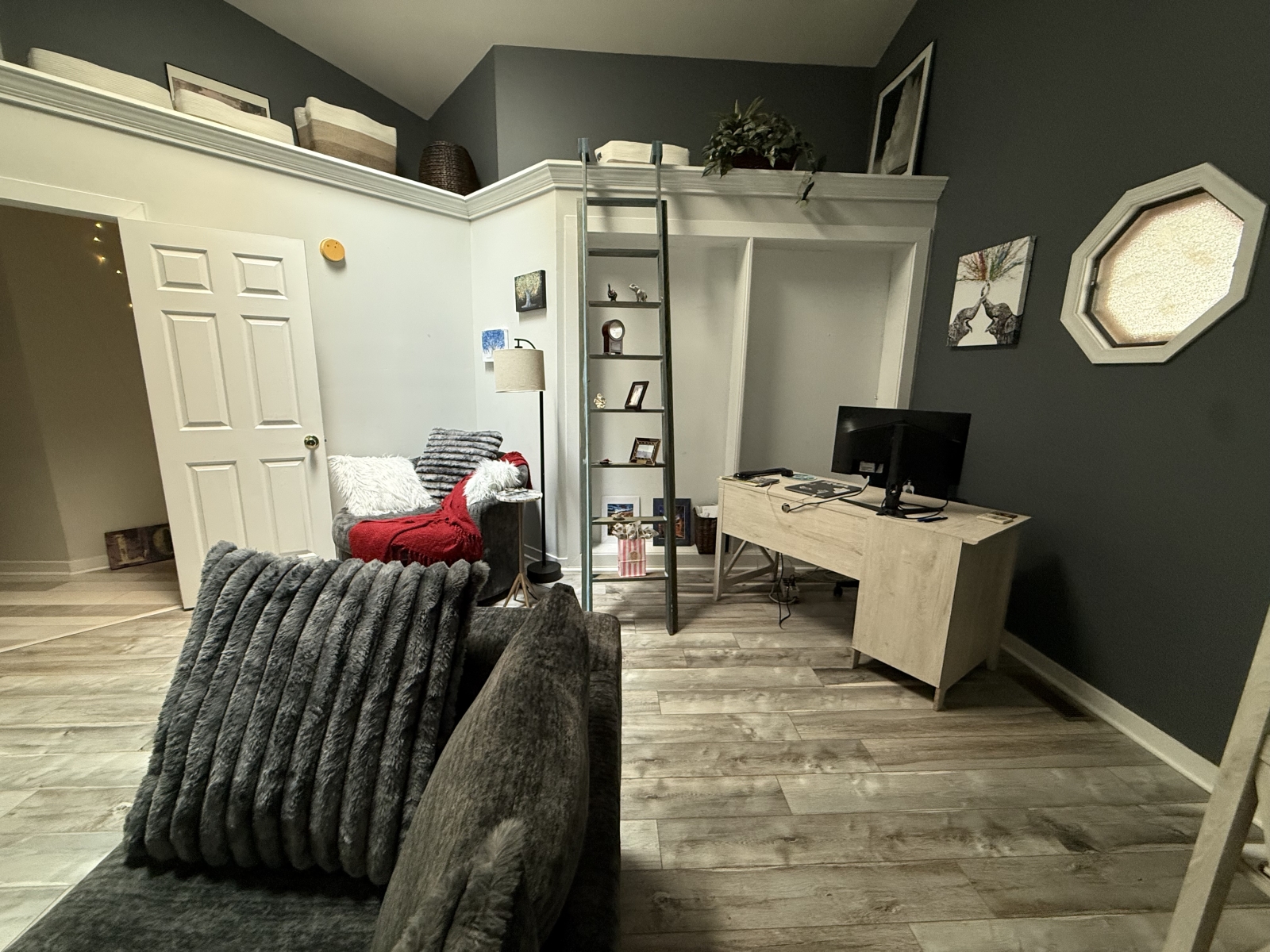Sala de TV (sala de estar e escritório)
