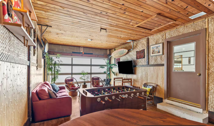 Perfect Beach House. Big yard with a Pool. Tiki Theme. House Panama City Beach FL United States