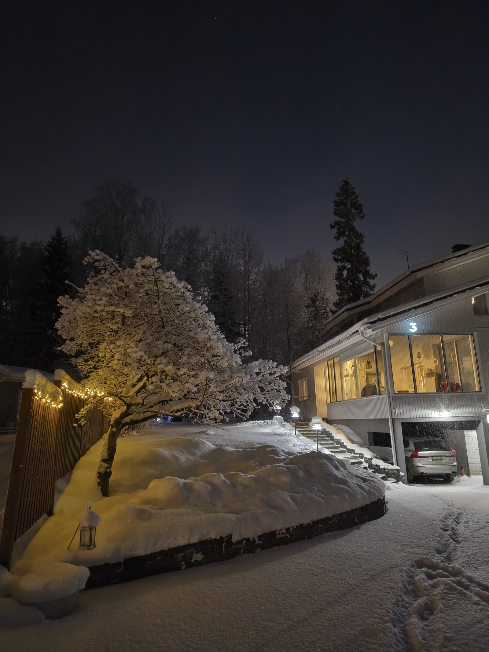 Une grande maison familiale près de forêts et de lacs dans la région métropolitaine d’Helsinki.