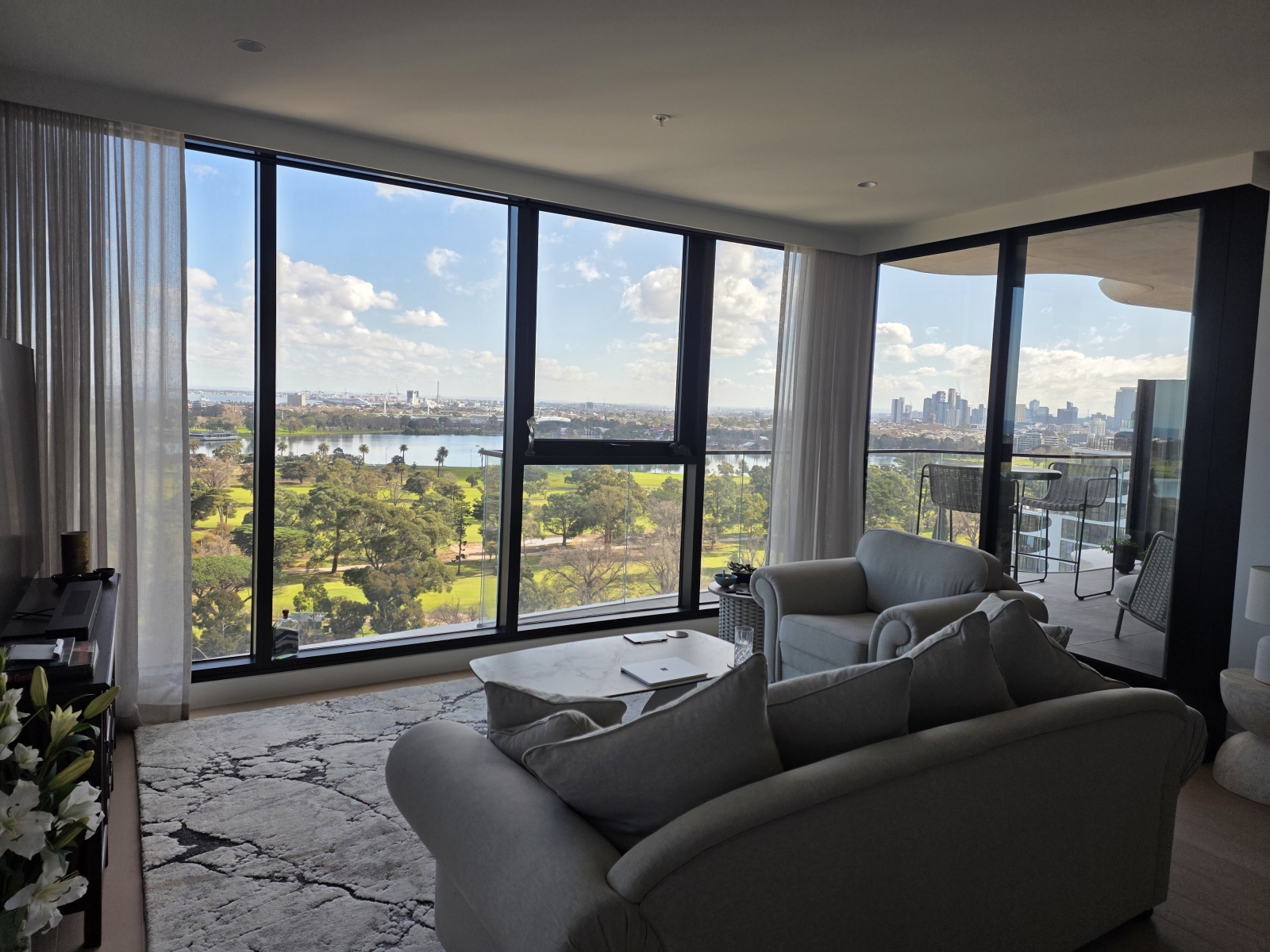New apartment on Melbourne's tree-lined boulevard
