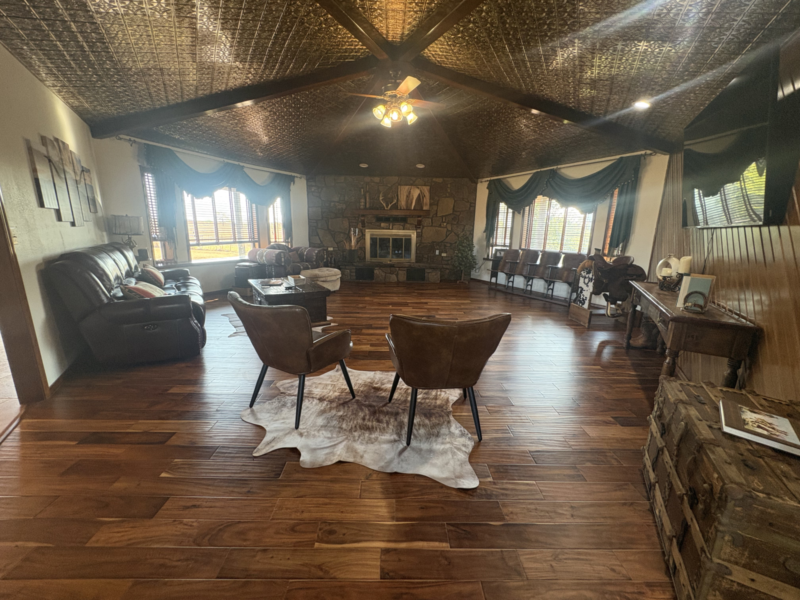 Grande maison de ranch sur un terrain - 12 personnes dorment !