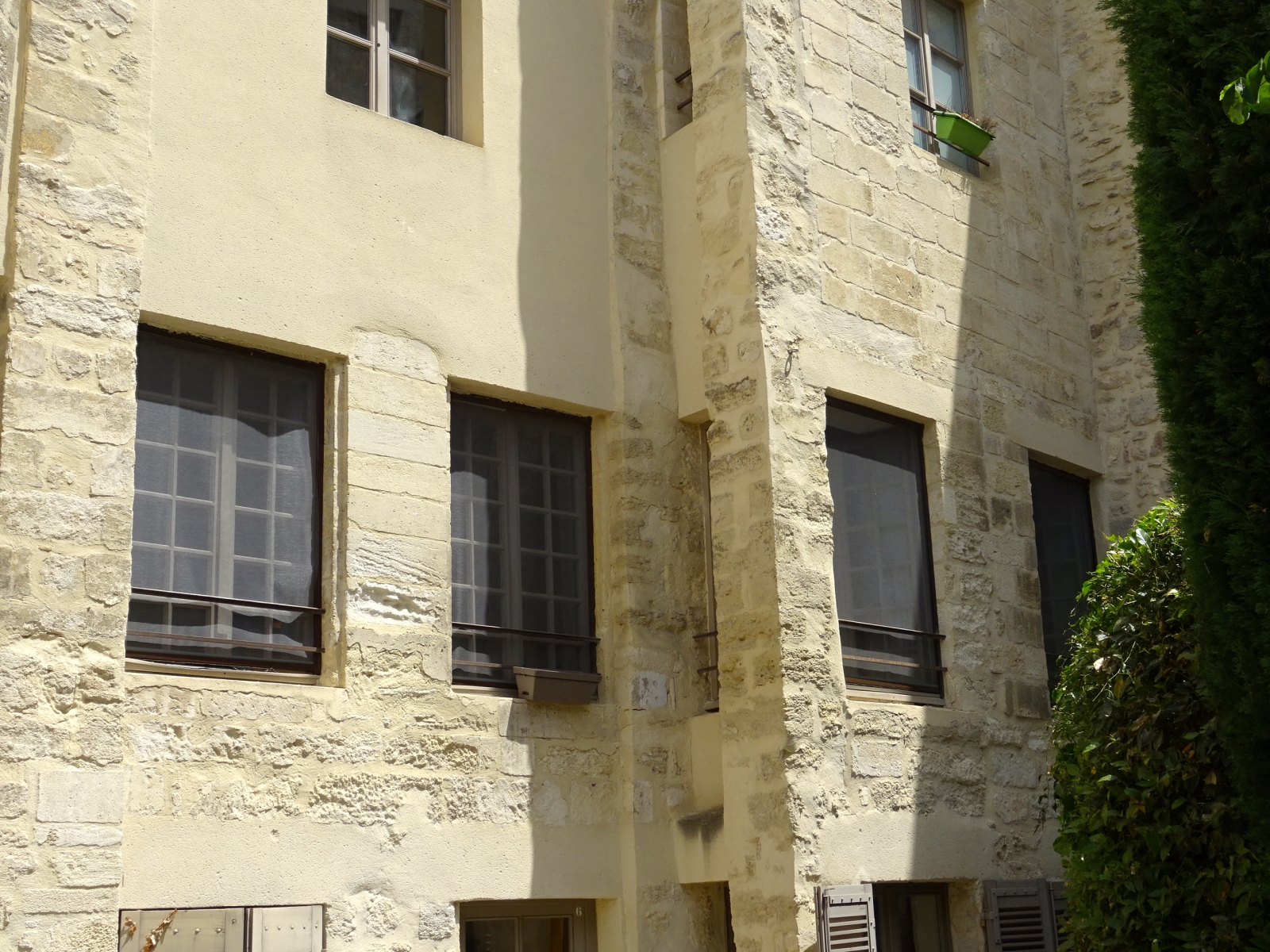 Apartment of character in a seventeenth century residence