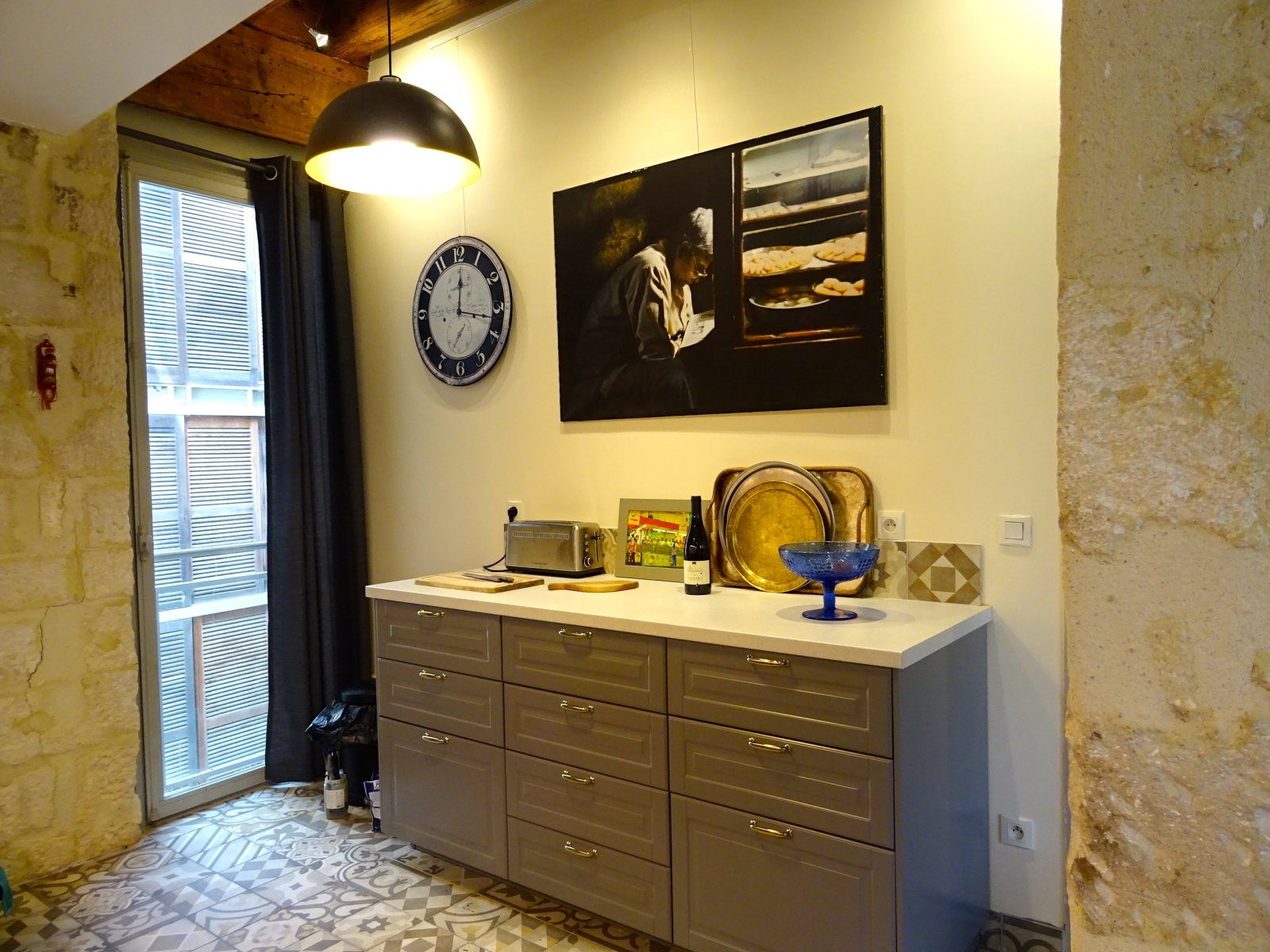 Apartment of character in a seventeenth century residence
