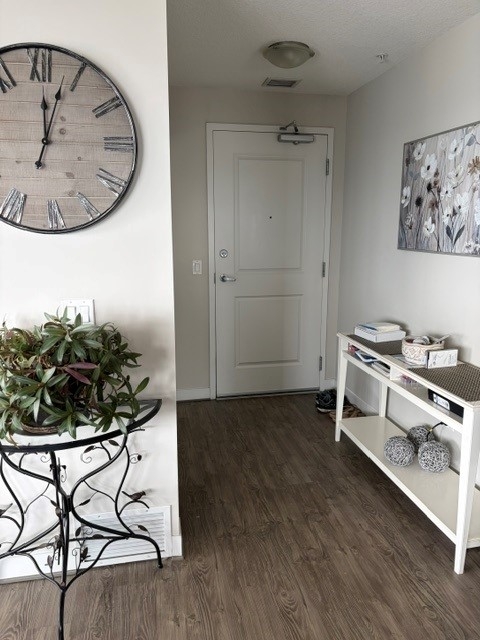 Executive-Penthouse-Suite in Calgary, AB, Kanada, mit Blick auf Stadt und Berge!