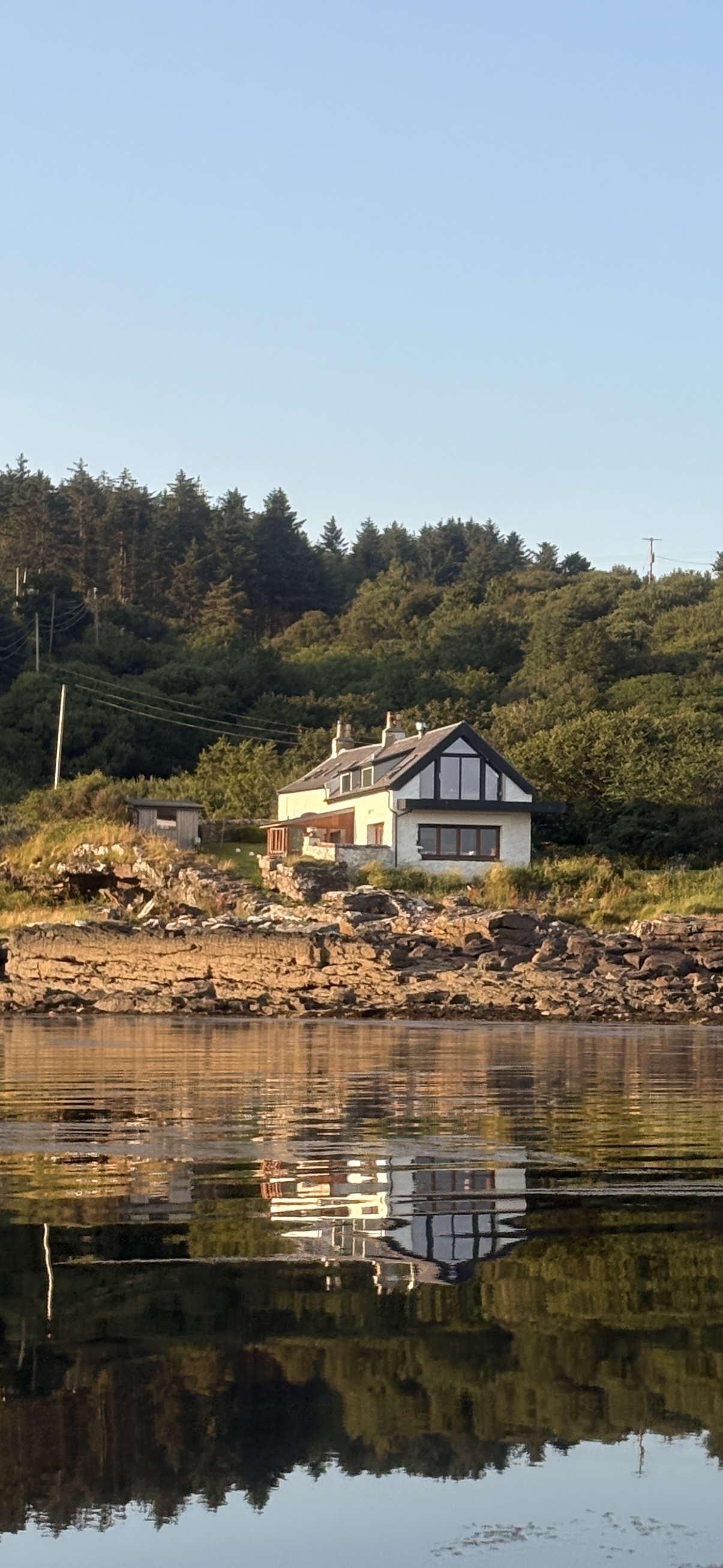 Strandstrand-Cottage auf der schottischen Insel
