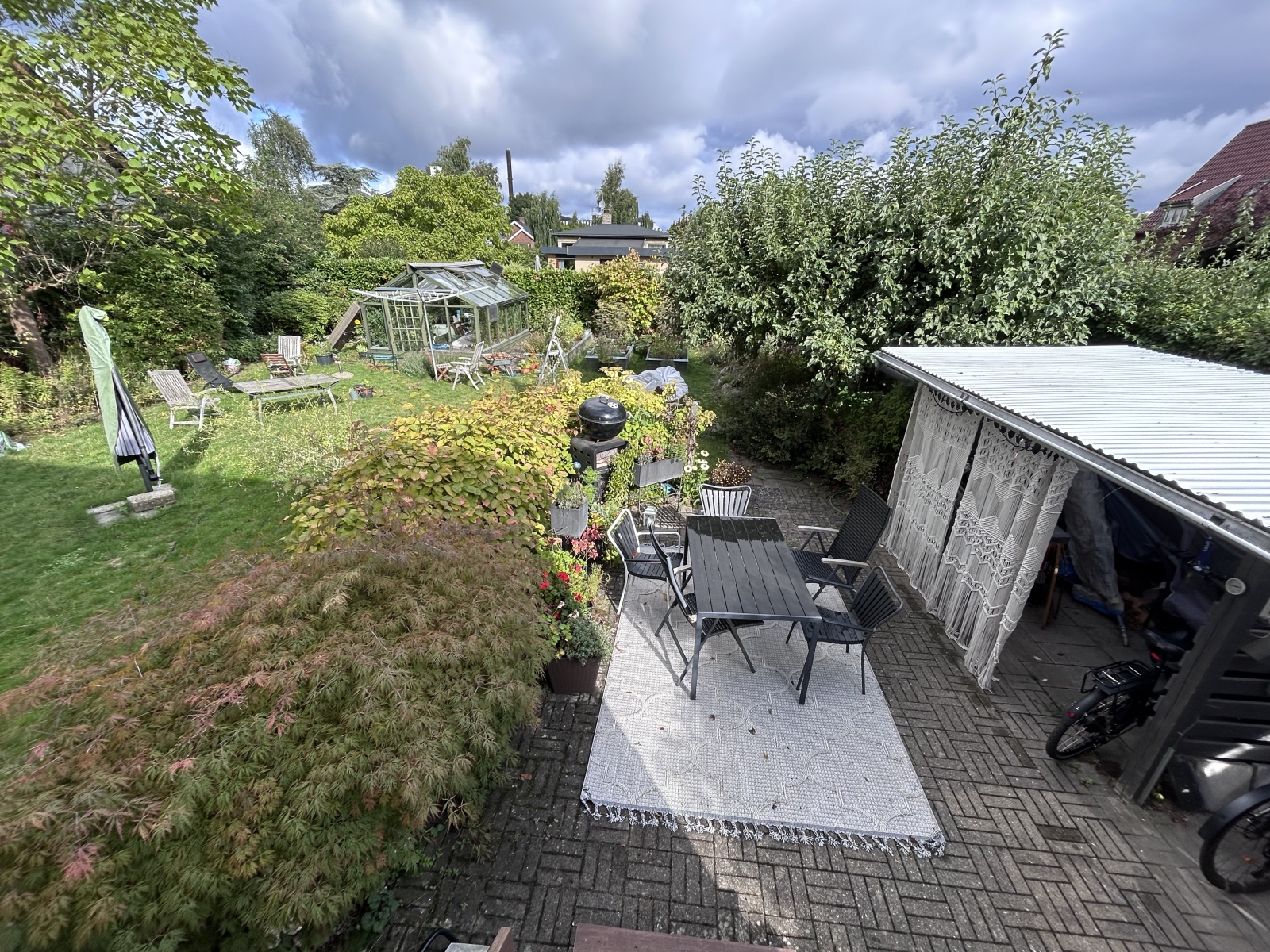 Friendly house with lots of room and a beautiful garden.