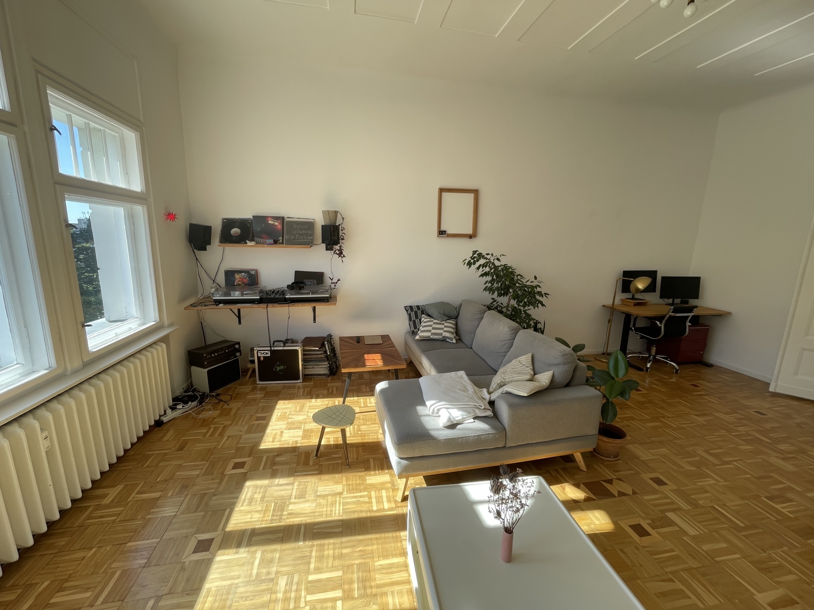 Leo's flat