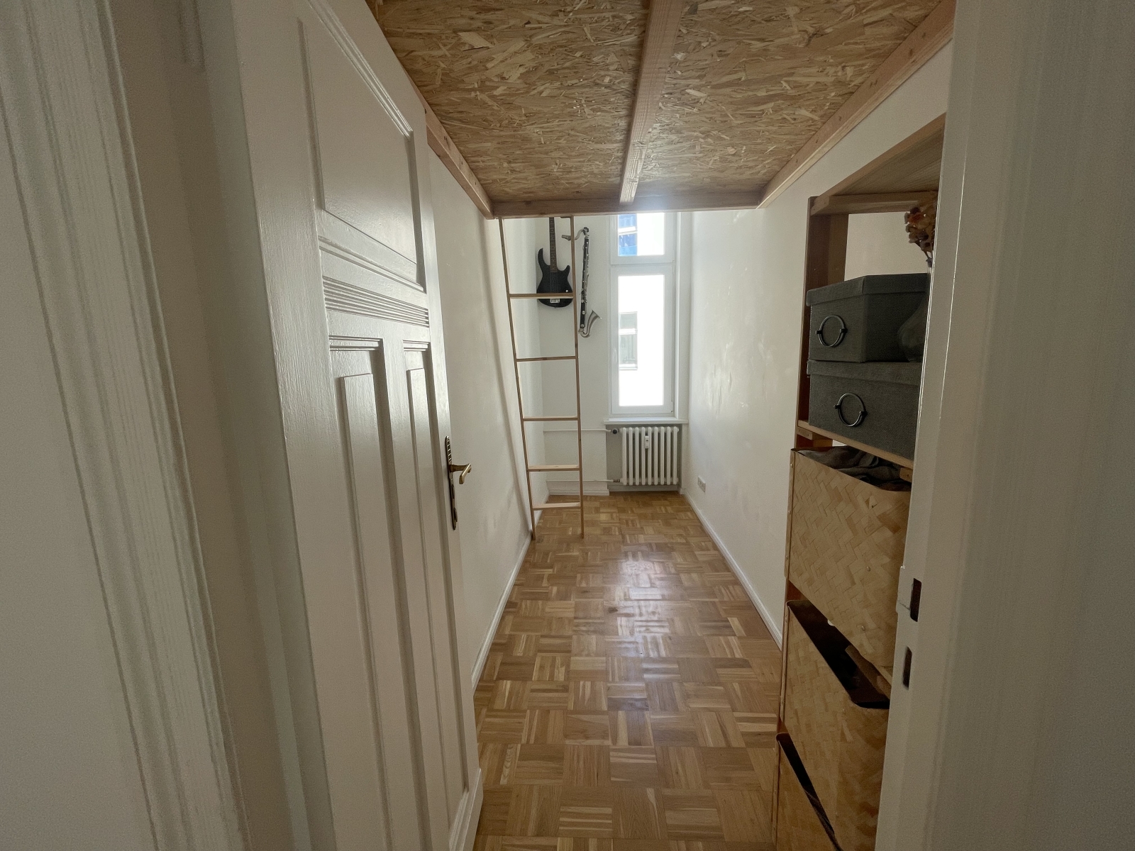 Leo's flat