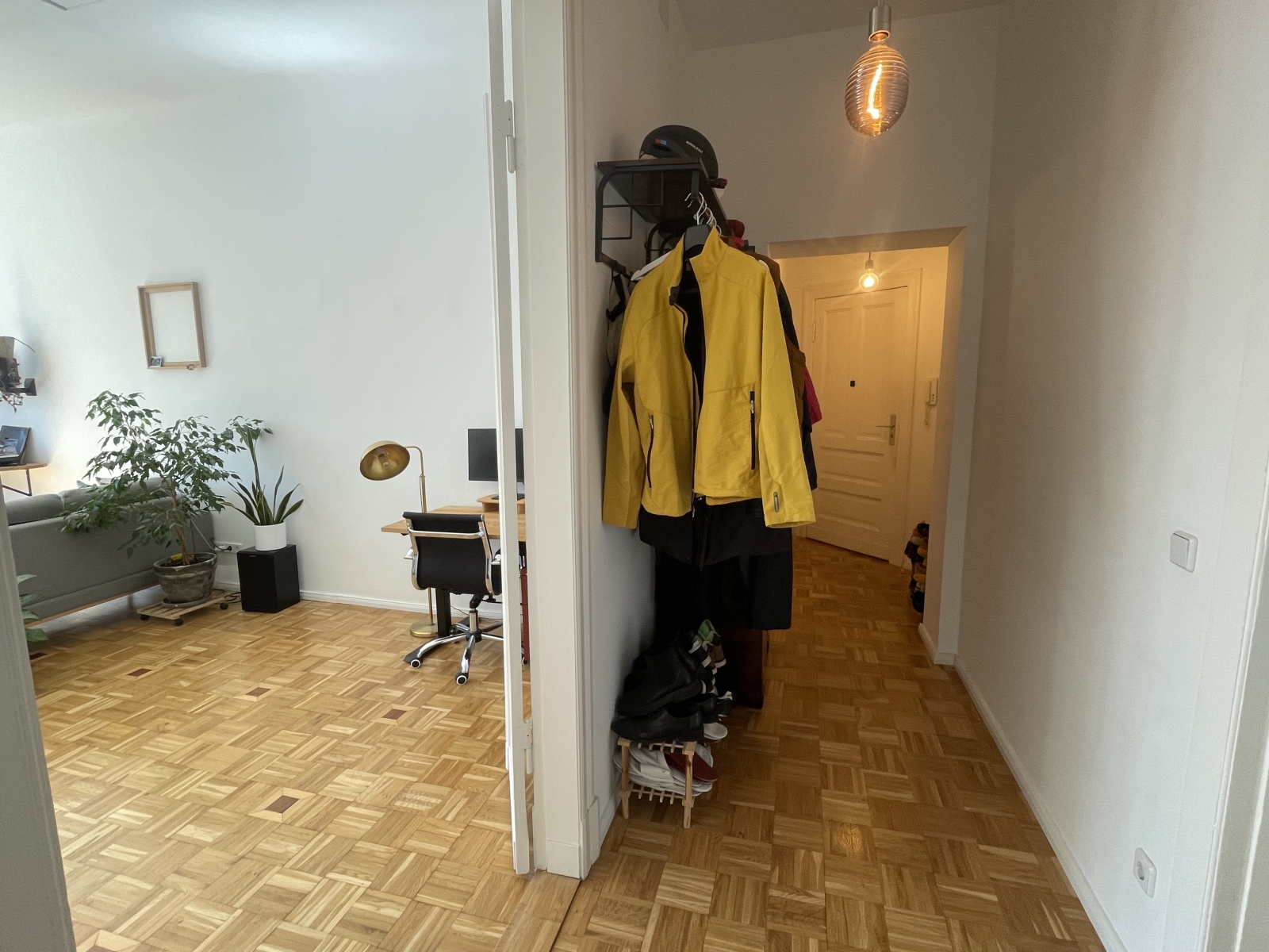Leo's flat