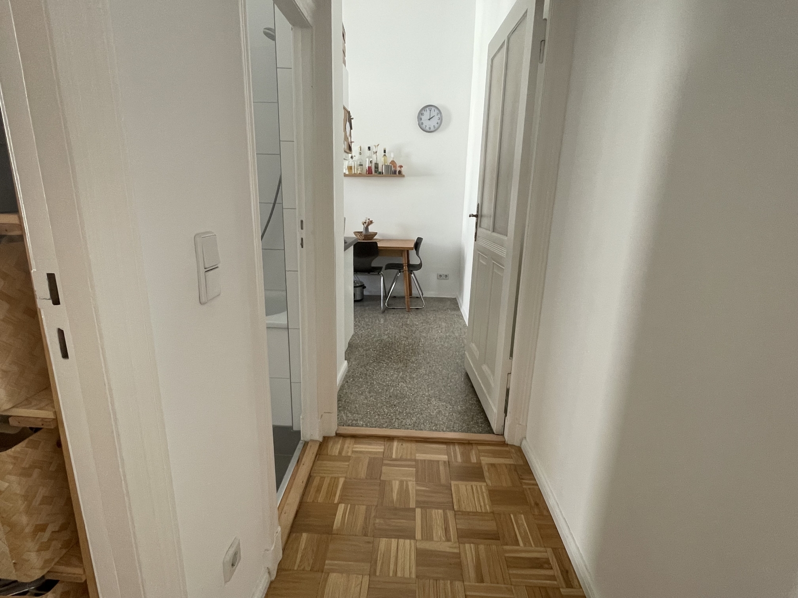 Leo's flat