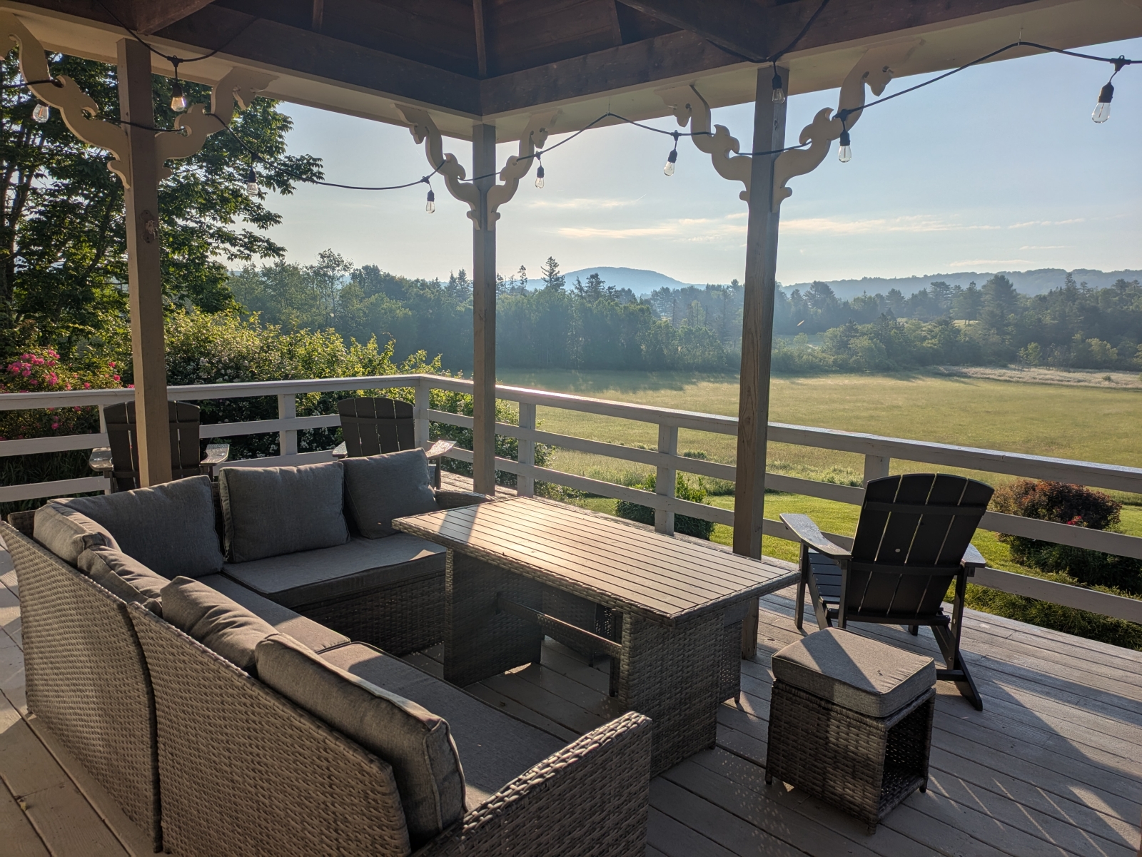 Sunrise farm and mountain views 1hr from Acadia National Park