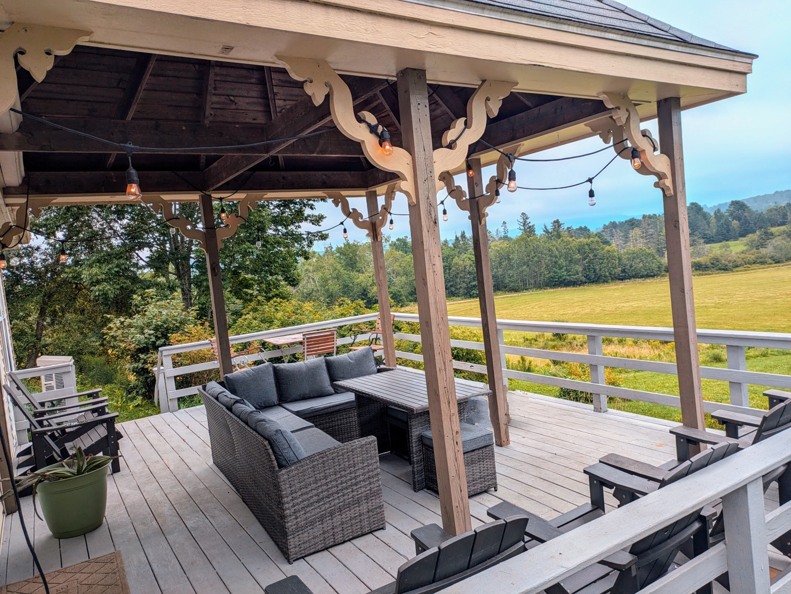 Sunrise farm and mountain views 1hr from Acadia National Park