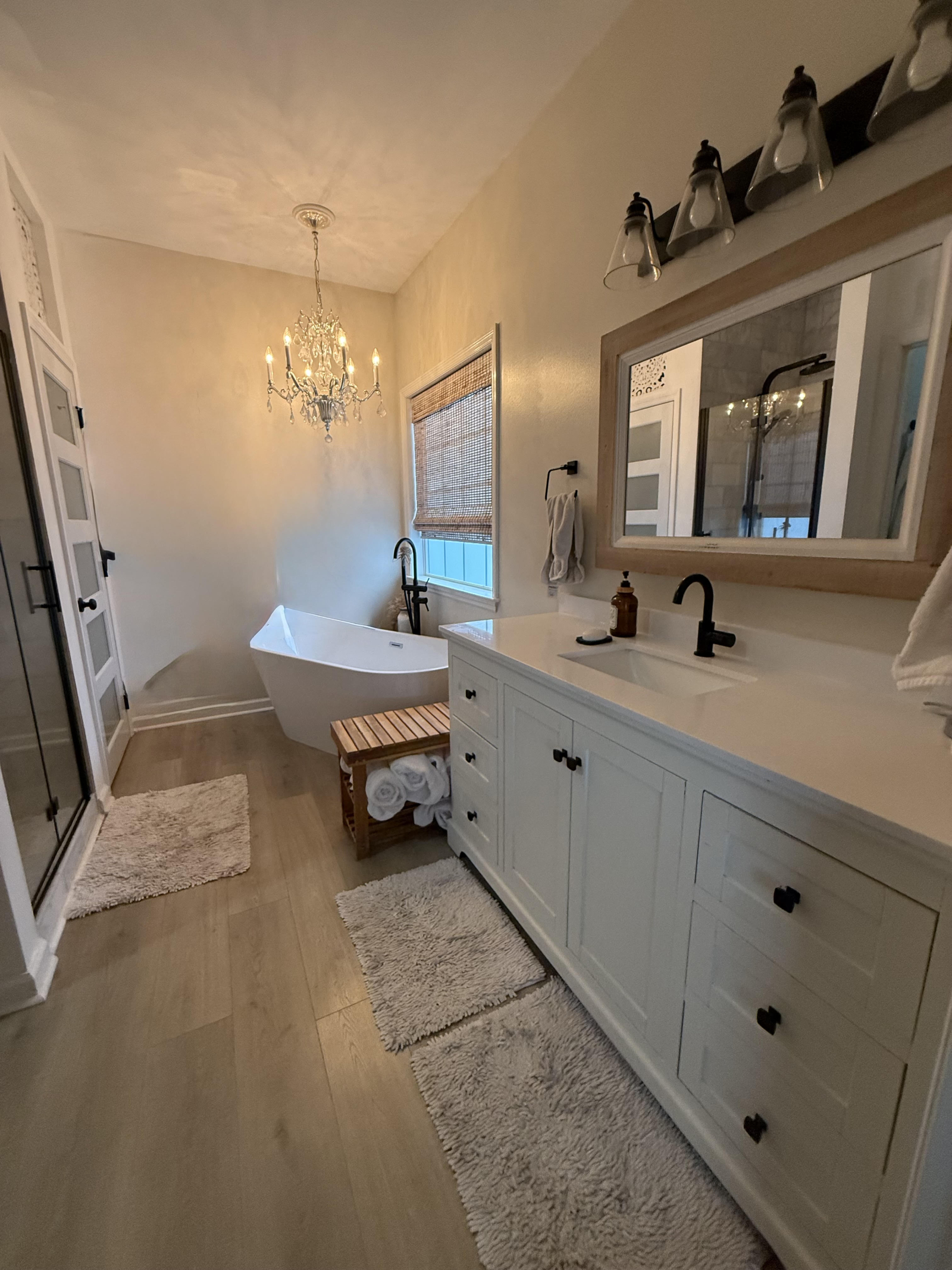 Casa renovada en Charleston con hermosas vistas al agua, cerca del centro histórico y las playas