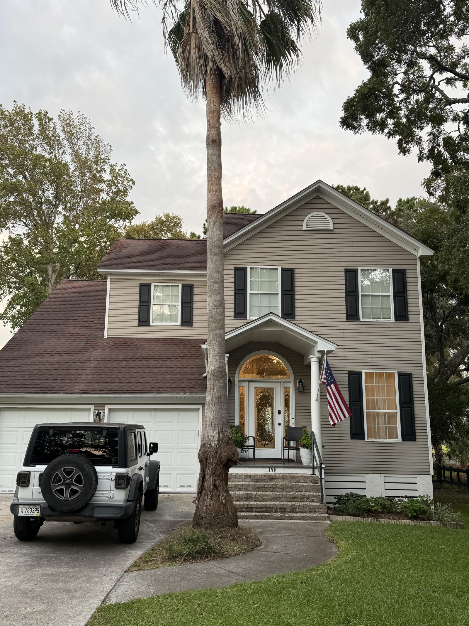 Casa renovada en Charleston con hermosas vistas al agua, cerca del centro histórico y las playas