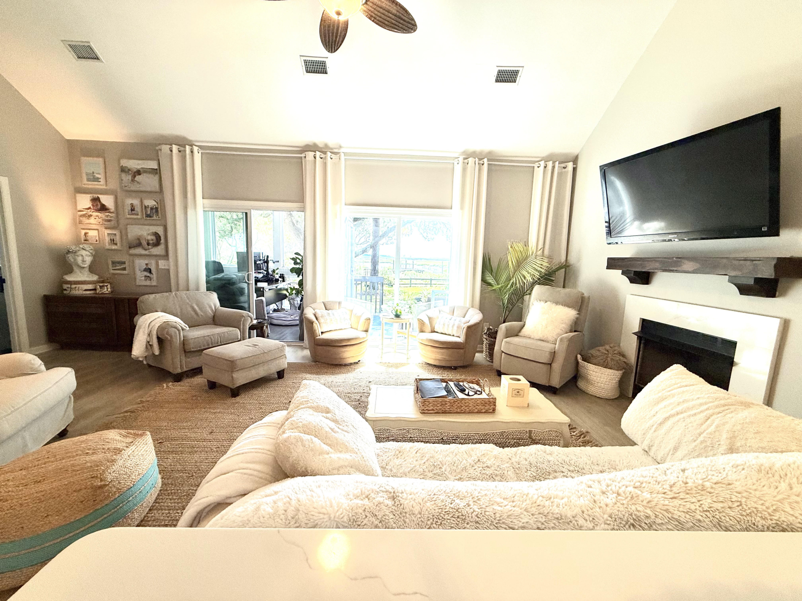 Casa renovada en Charleston con hermosas vistas al agua, cerca del centro histórico y las playas
