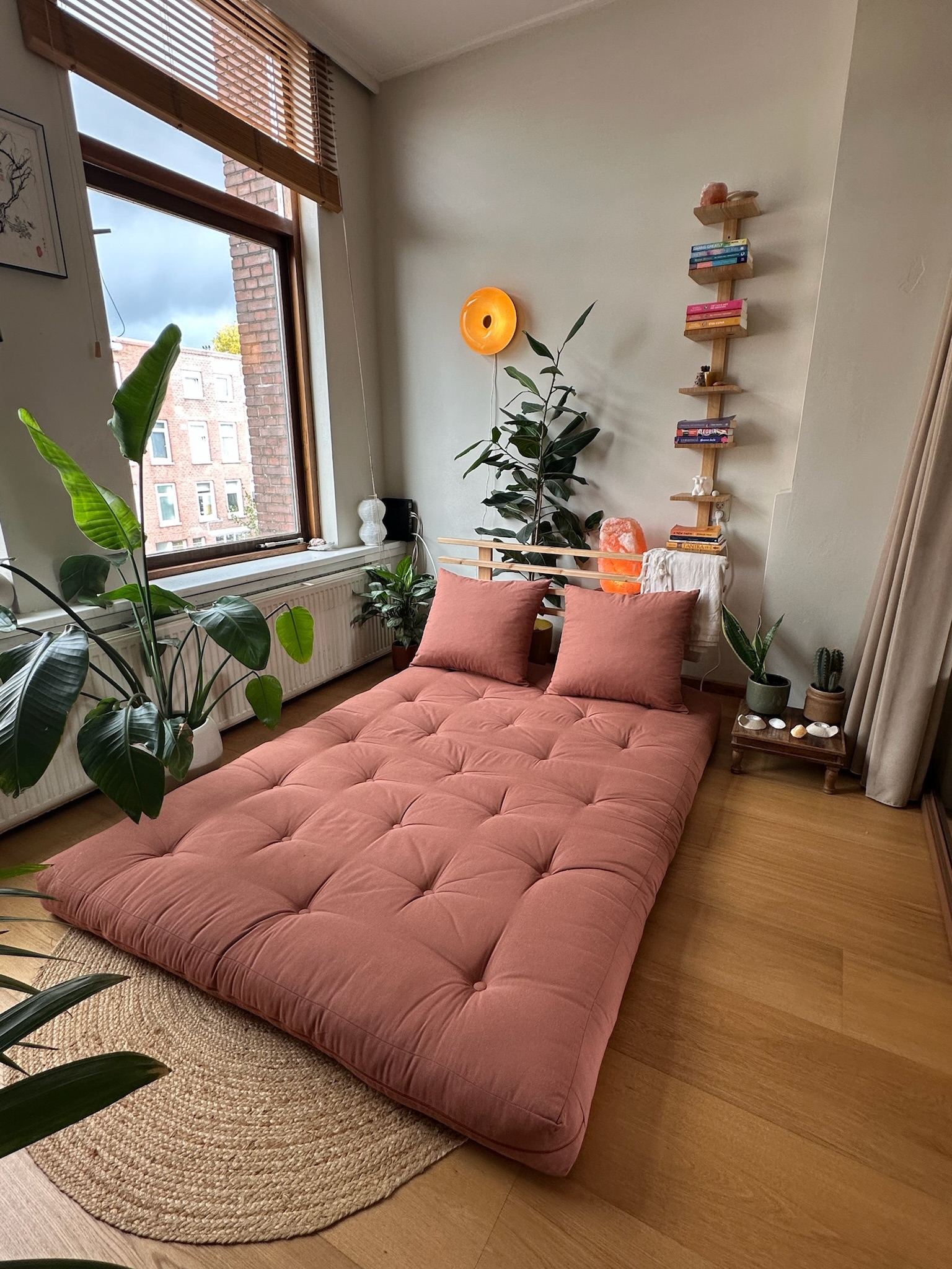 Very bright, spacious and calm Rotterdam apartment