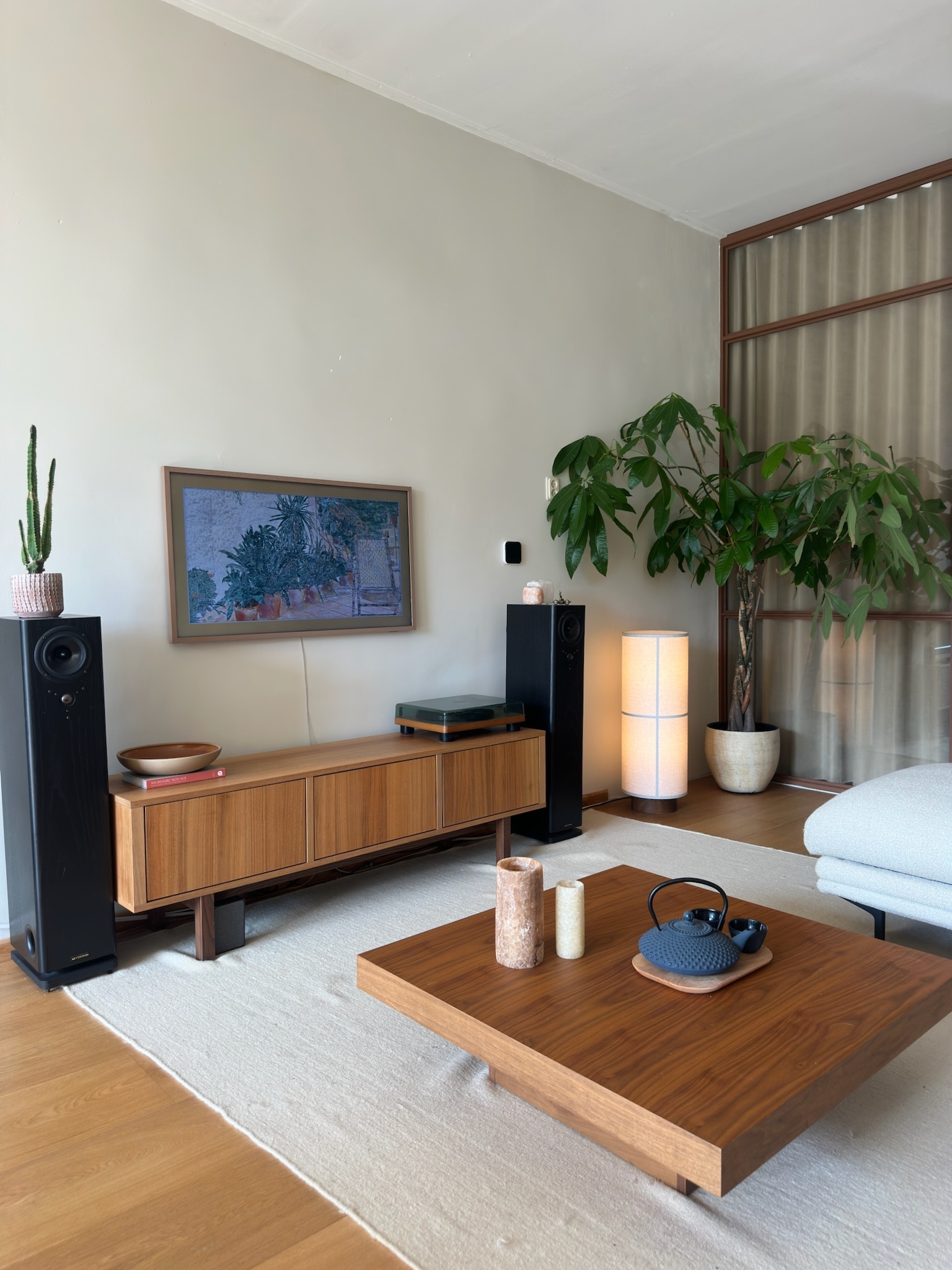 Very bright, spacious and calm Rotterdam apartment