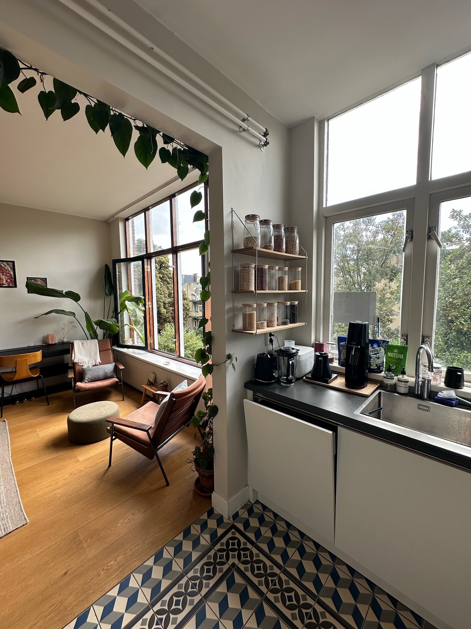 Very bright, spacious and calm Rotterdam apartment
