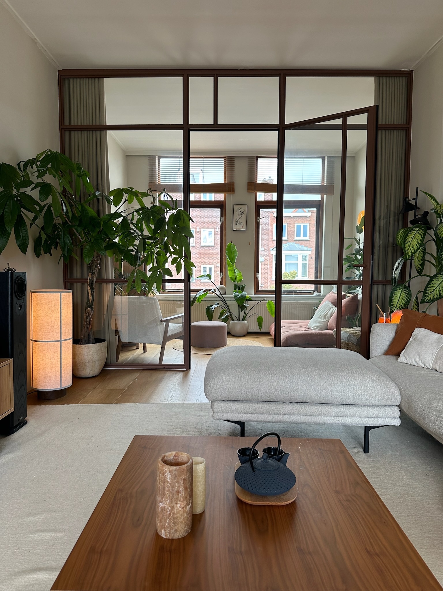 Very bright, spacious and calm Rotterdam apartment
