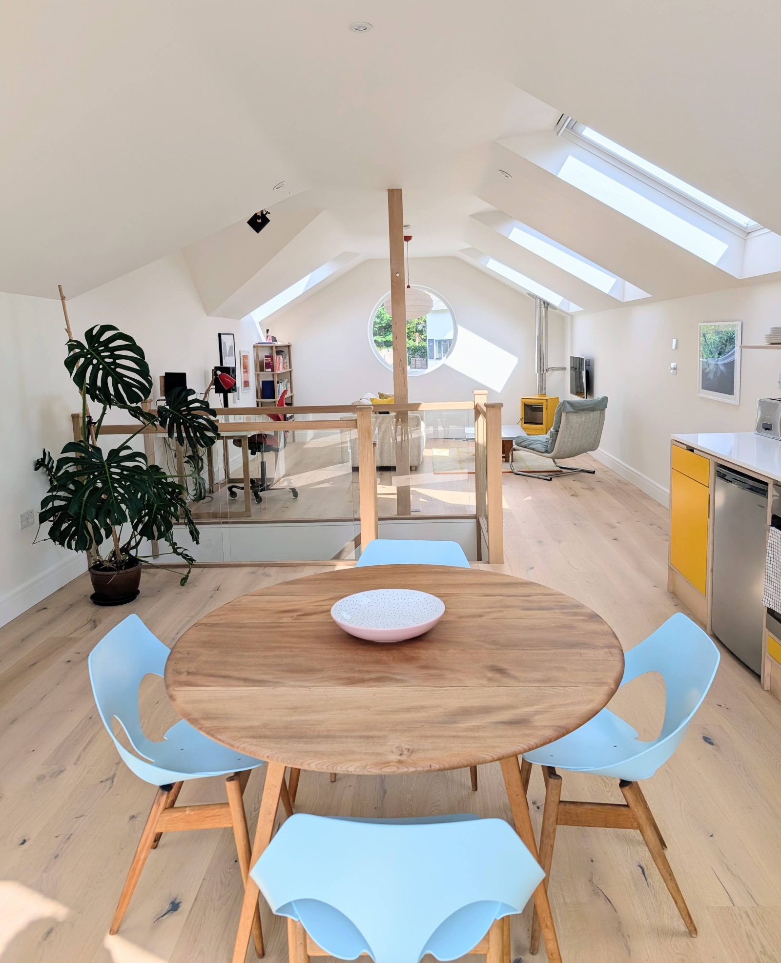 Peaceful family home with a huge garden a short walk to good surf beach