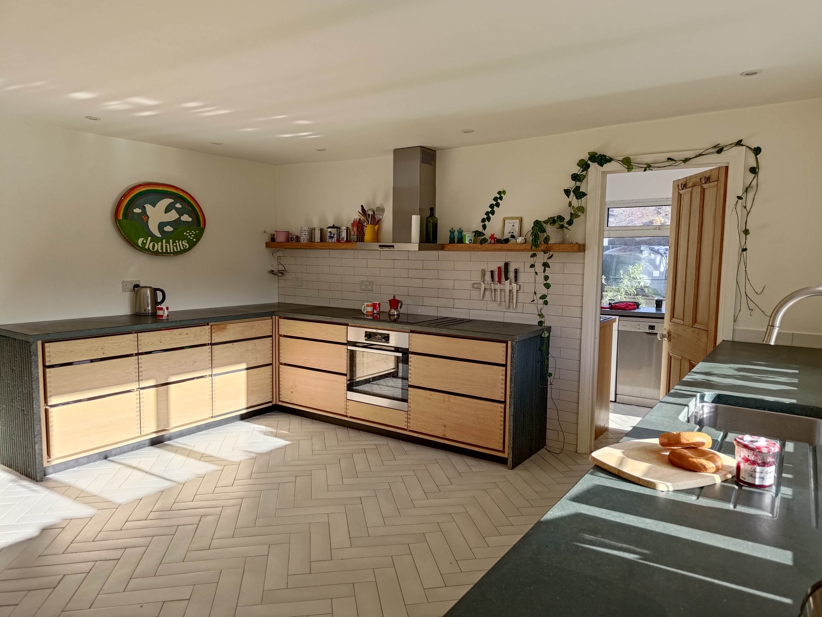Peaceful family home with a huge garden a short walk to good surf beach