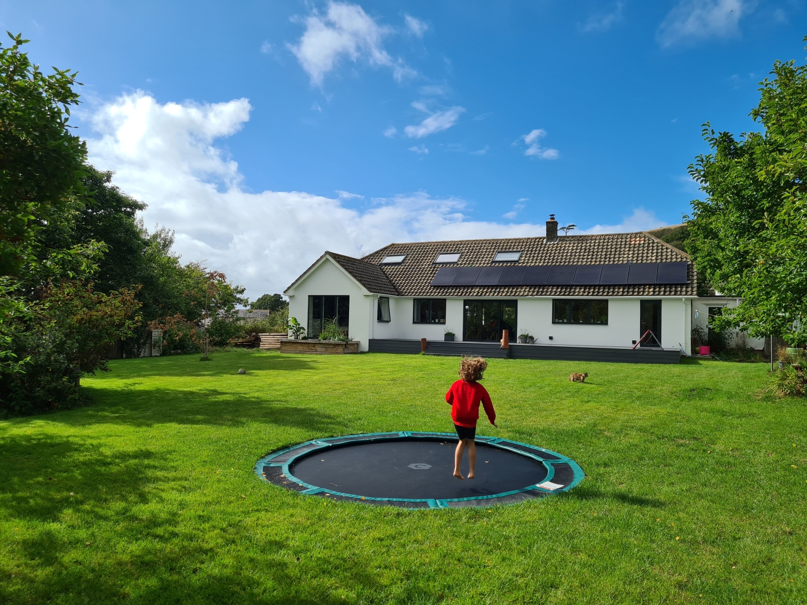 Peaceful family home with a huge garden a short walk to good surf beach